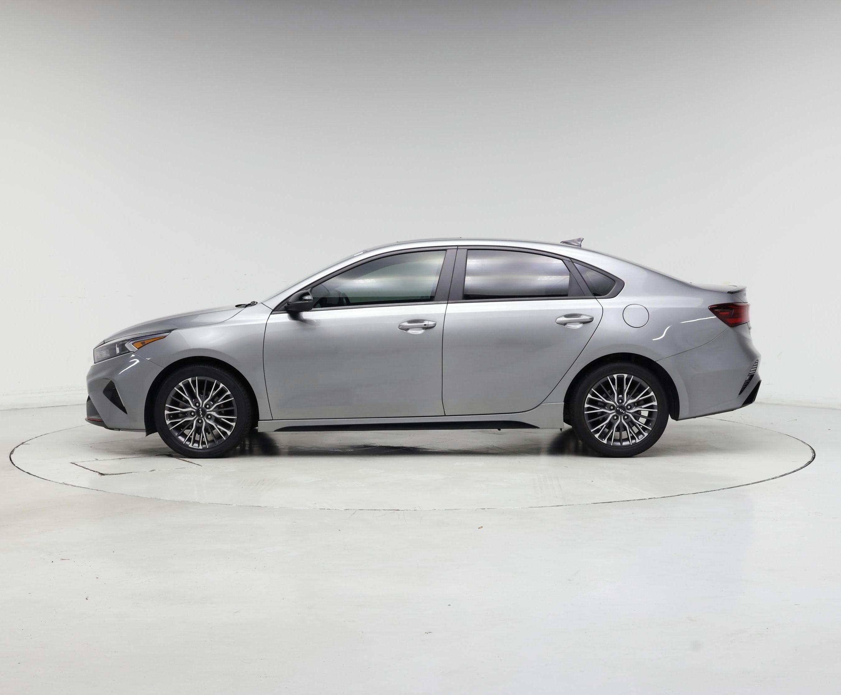 Thumbnail: 2022 Kia Forte - 3