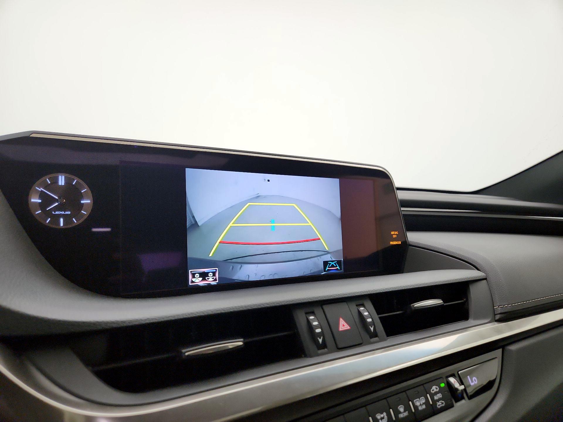 Thumbnail: 2021 Lexus ES - 15