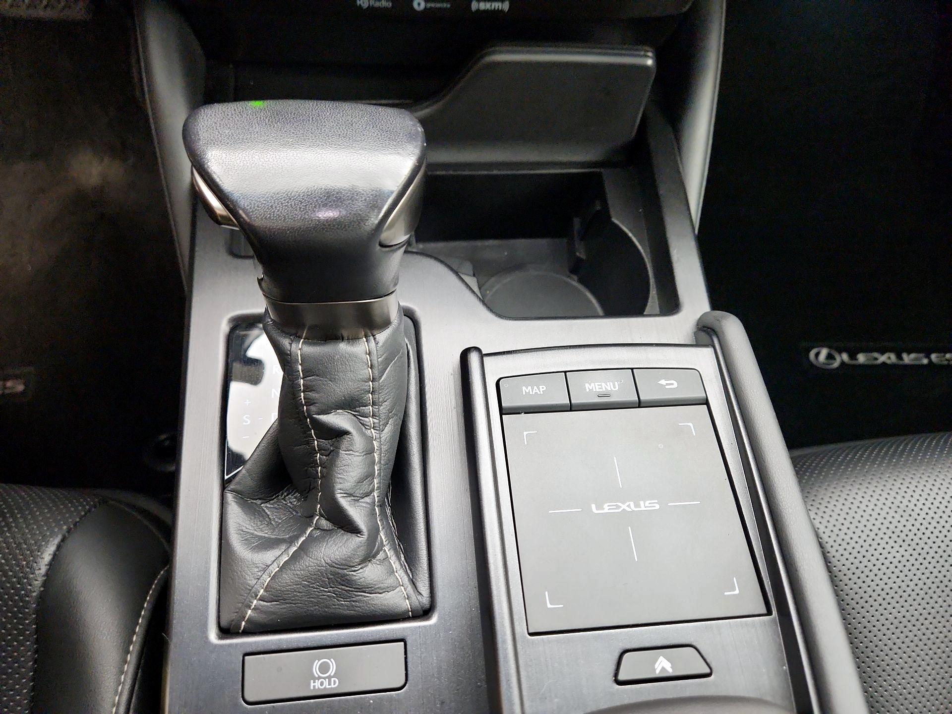 Thumbnail: 2021 Lexus ES - 18