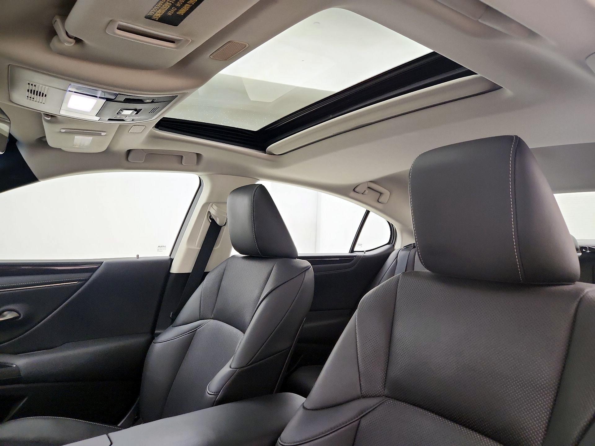 Thumbnail: 2021 Lexus ES - 20