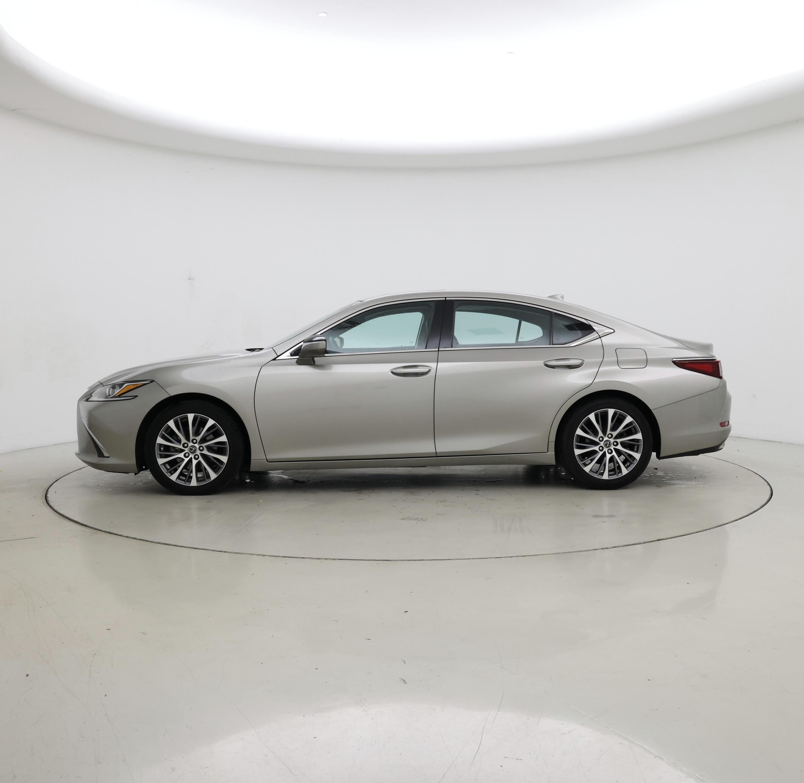 Thumbnail: 2021 Lexus ES - 3