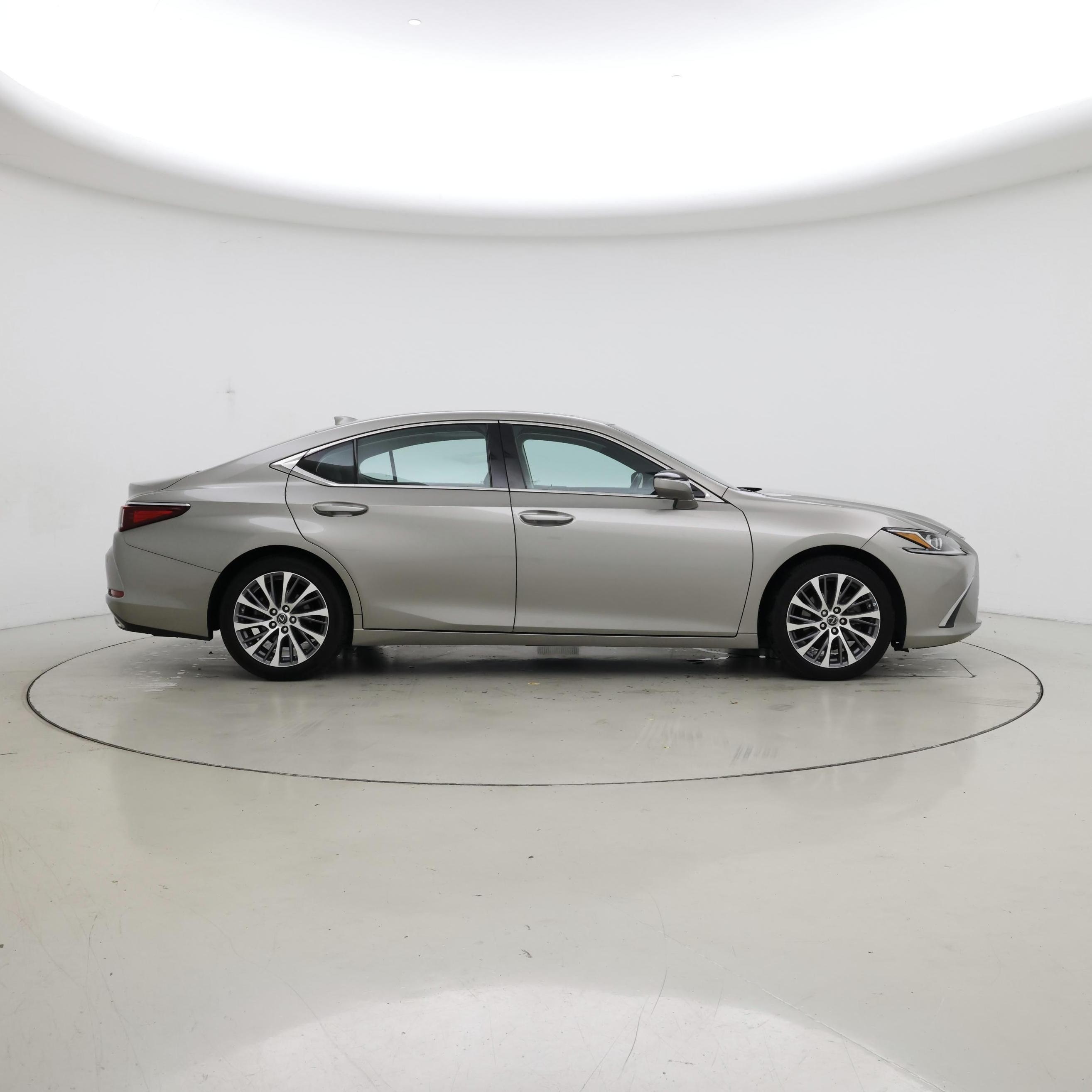 Thumbnail: 2021 Lexus ES - 7