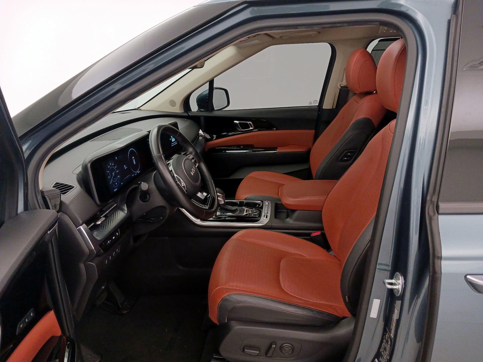 Thumbnail: 2023 Kia Carnival - 11