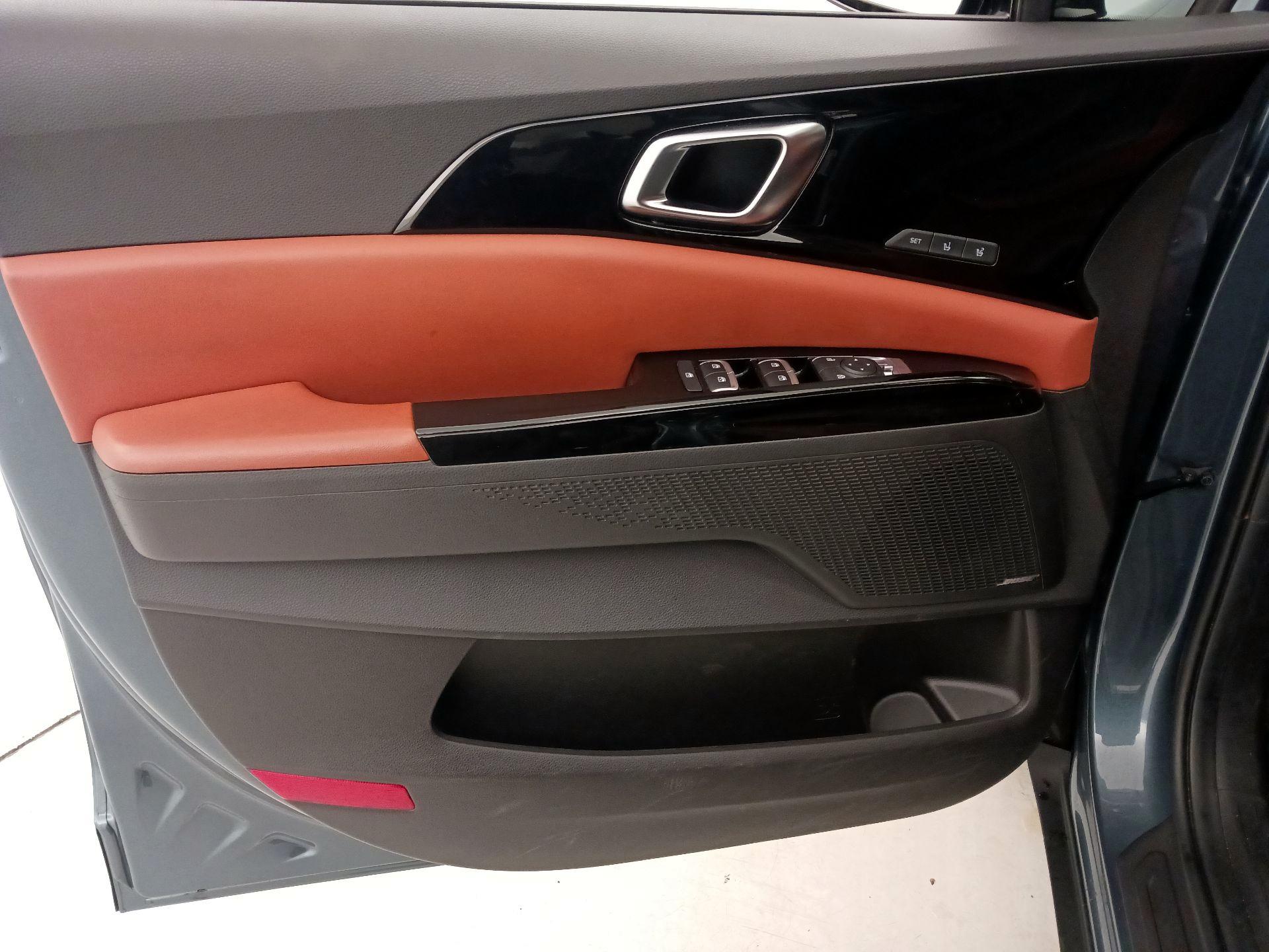 Thumbnail: 2023 Kia Carnival - 12