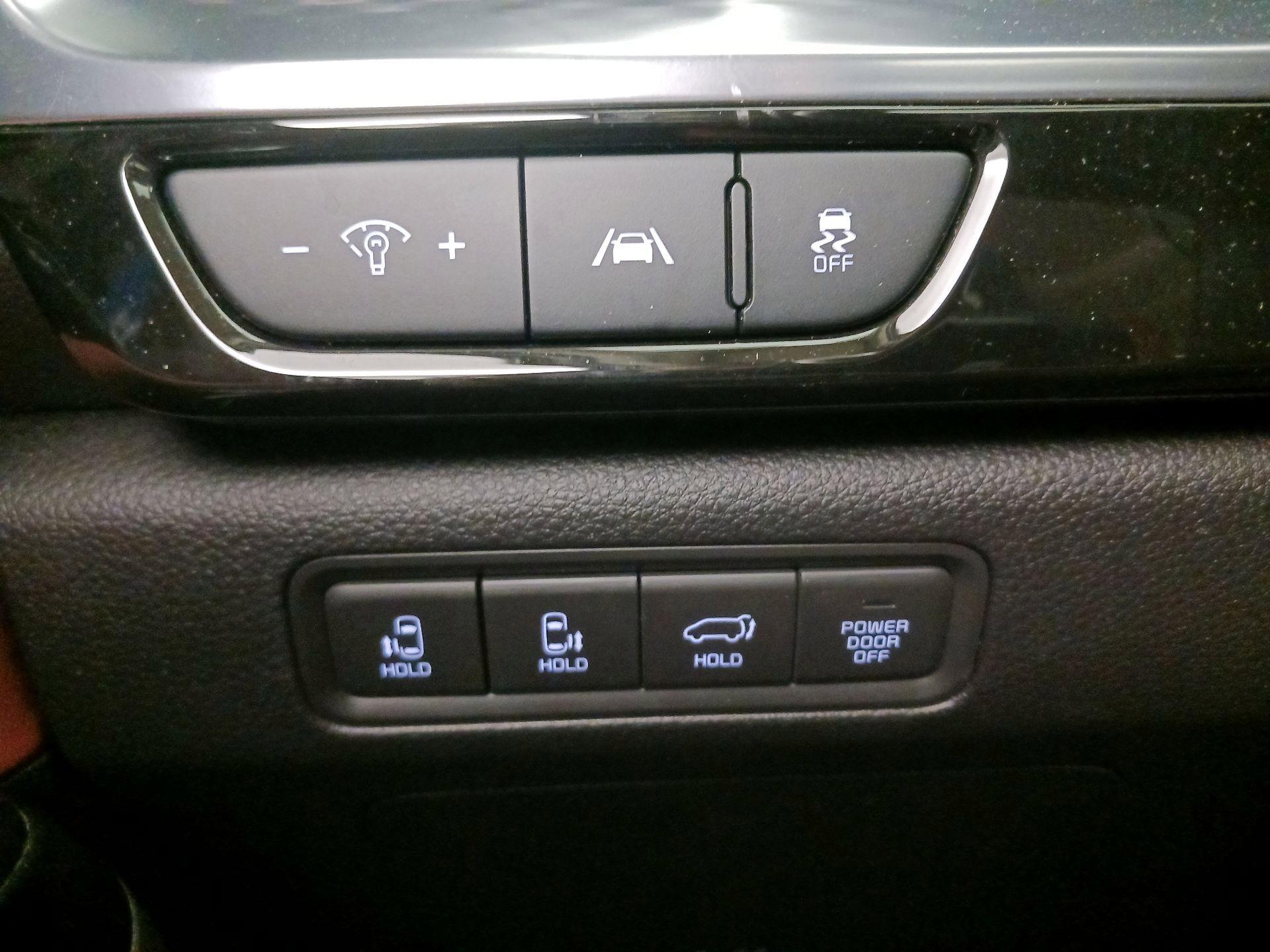 Thumbnail: 2023 Kia Carnival - 13