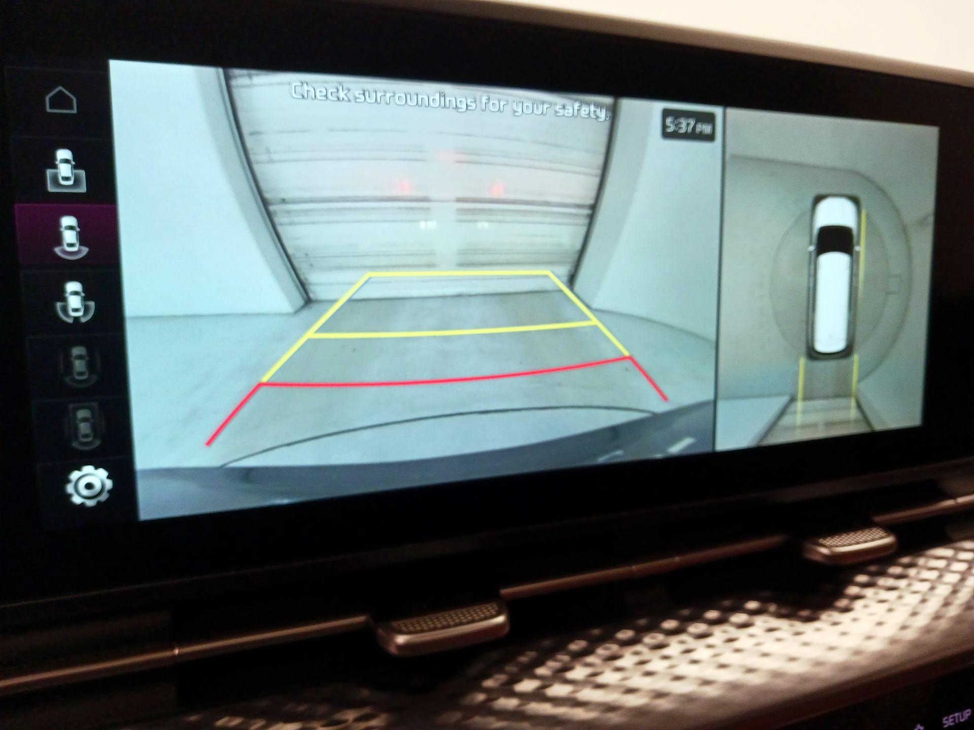 Thumbnail: 2023 Kia Carnival - 15