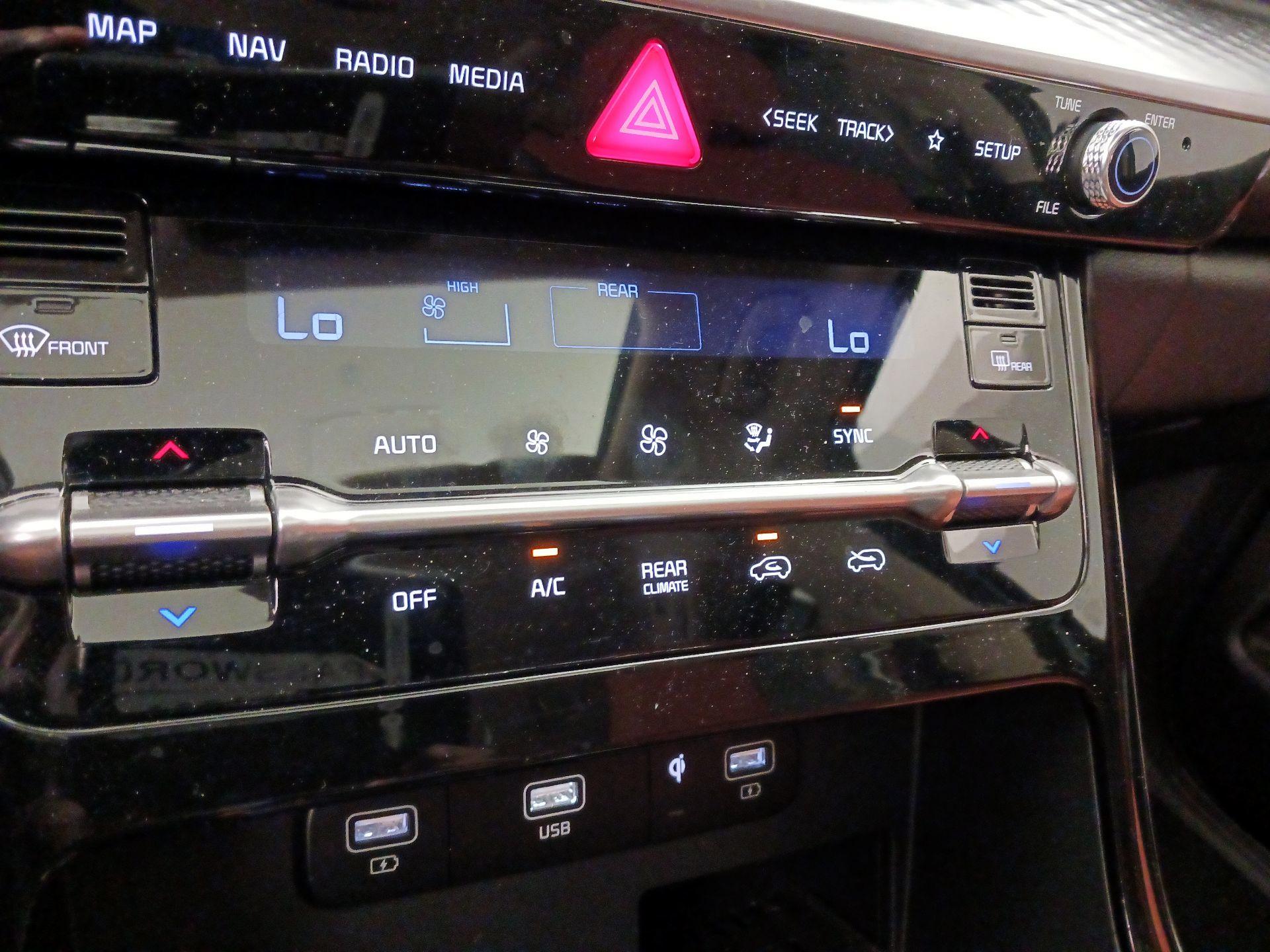 Thumbnail: 2023 Kia Carnival - 17