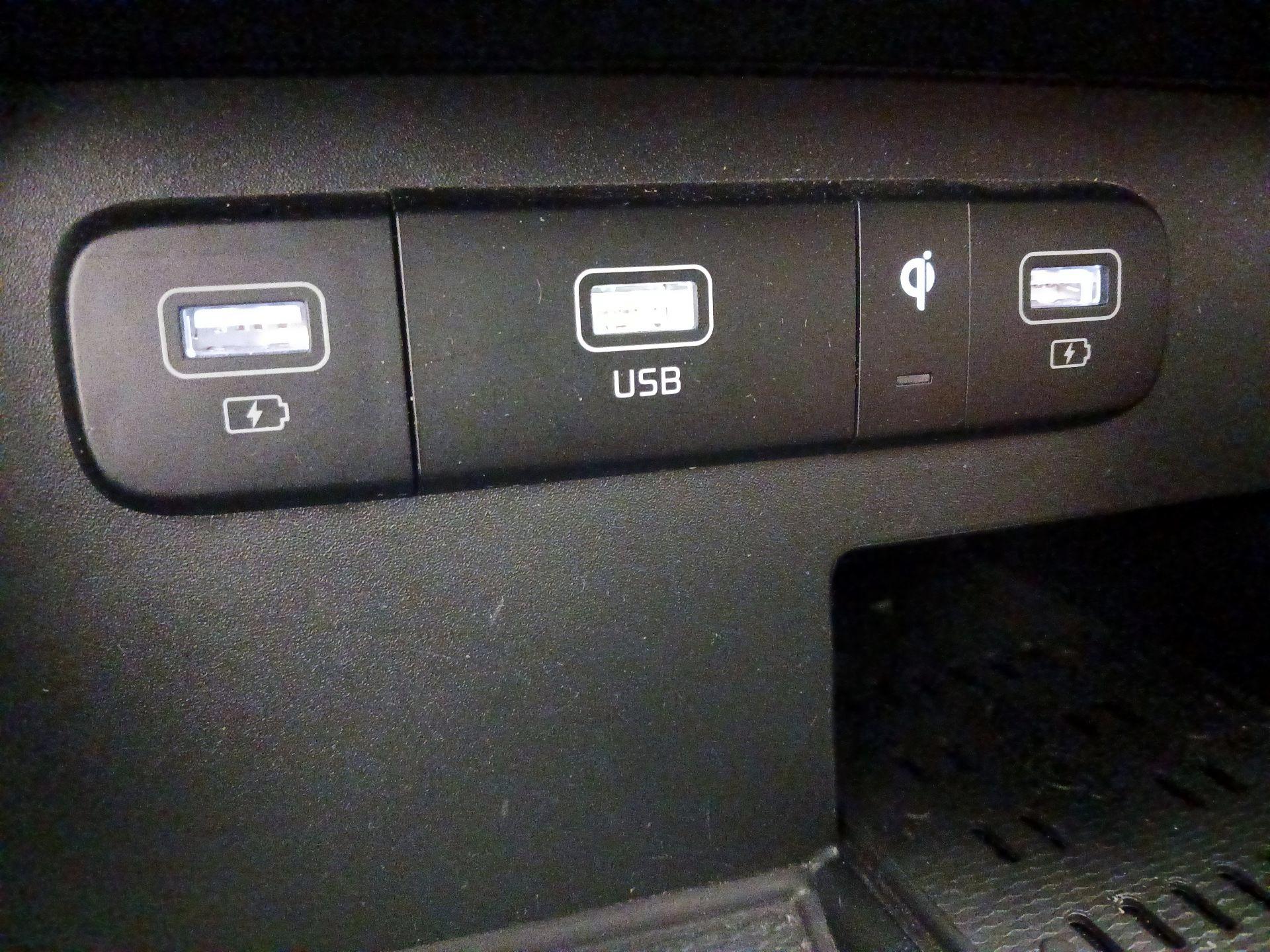 Thumbnail: 2023 Kia Carnival - 19