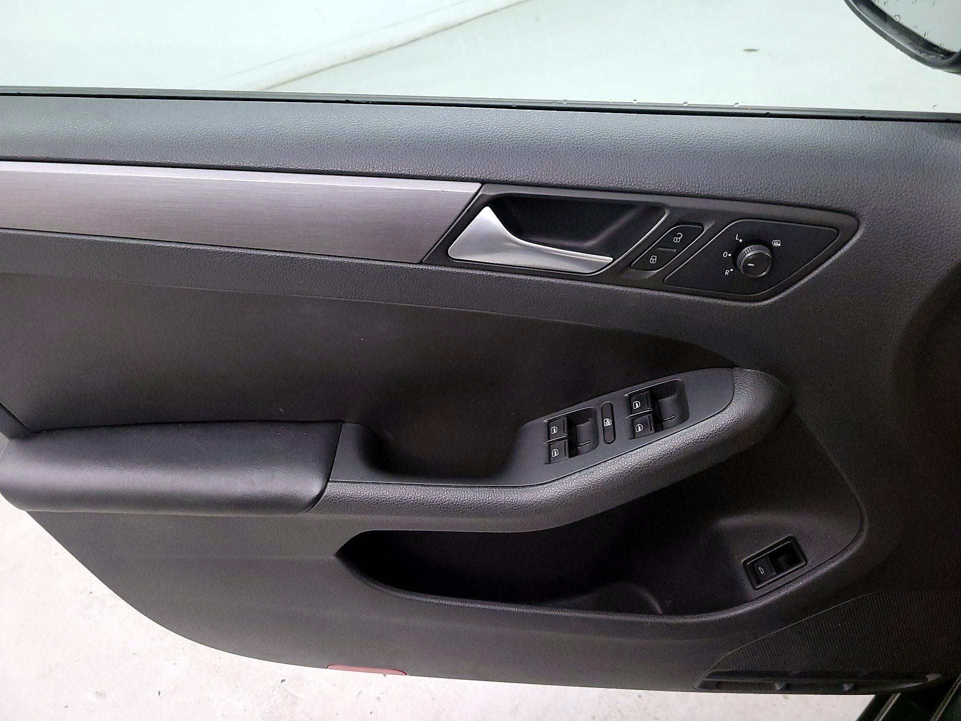Thumbnail: 2016 Volkswagen Jetta - 12