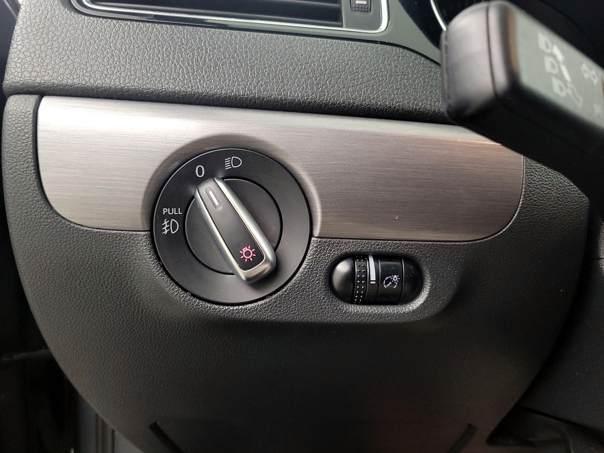 Thumbnail: 2016 Volkswagen Jetta - 13