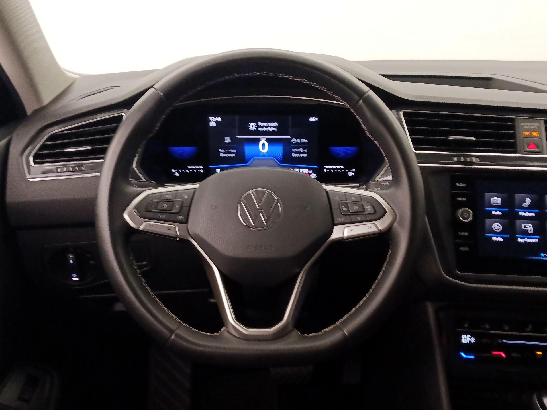 Thumbnail: 2022 Volkswagen Tiguan - 10