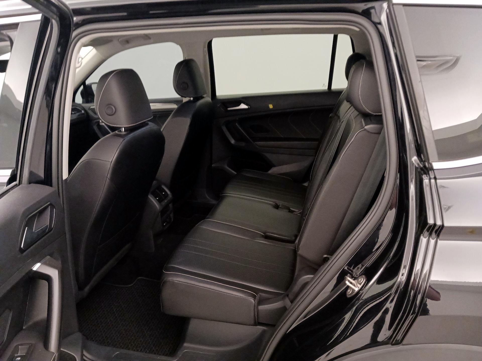 Thumbnail: 2022 Volkswagen Tiguan - 19