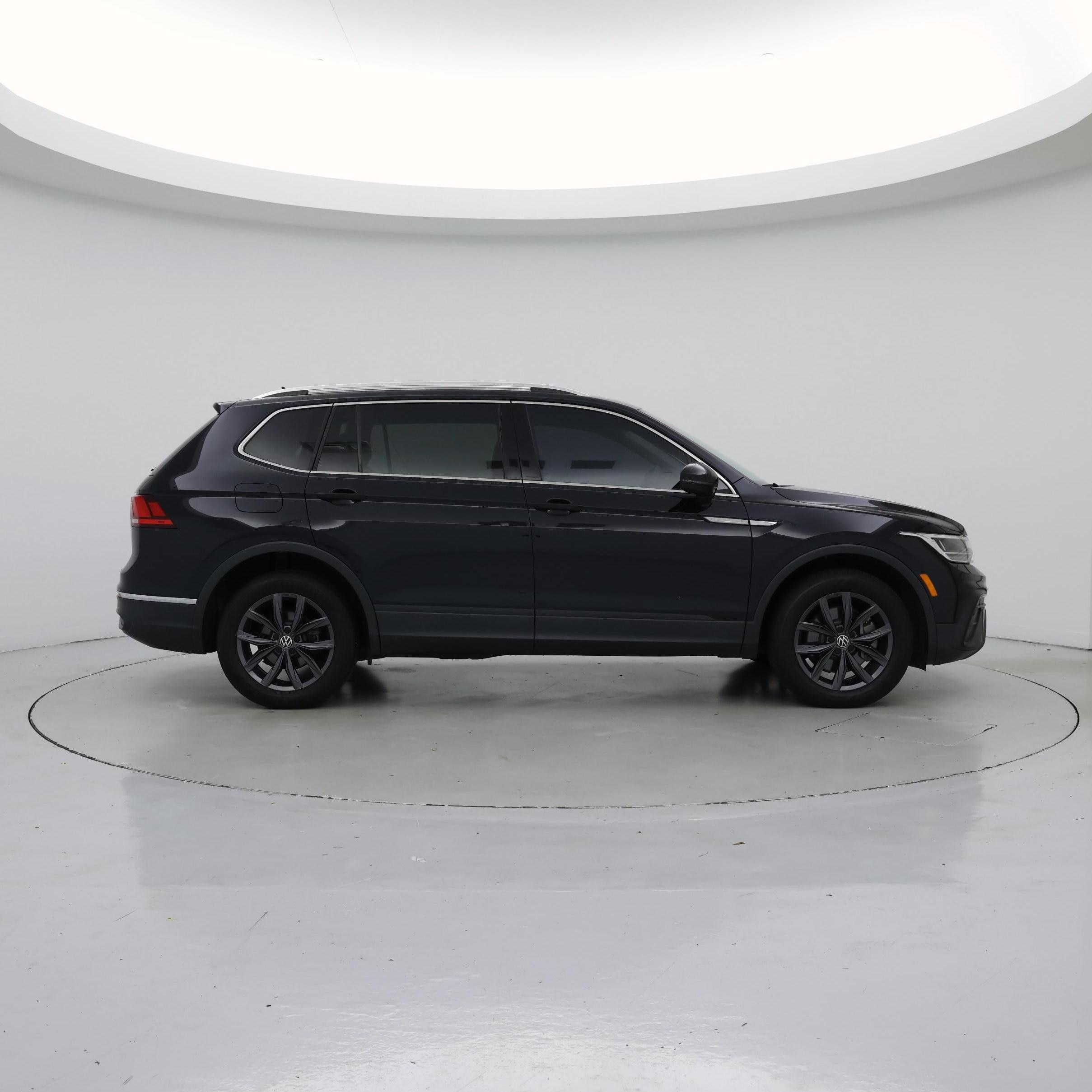 Thumbnail: 2022 Volkswagen Tiguan - 7
