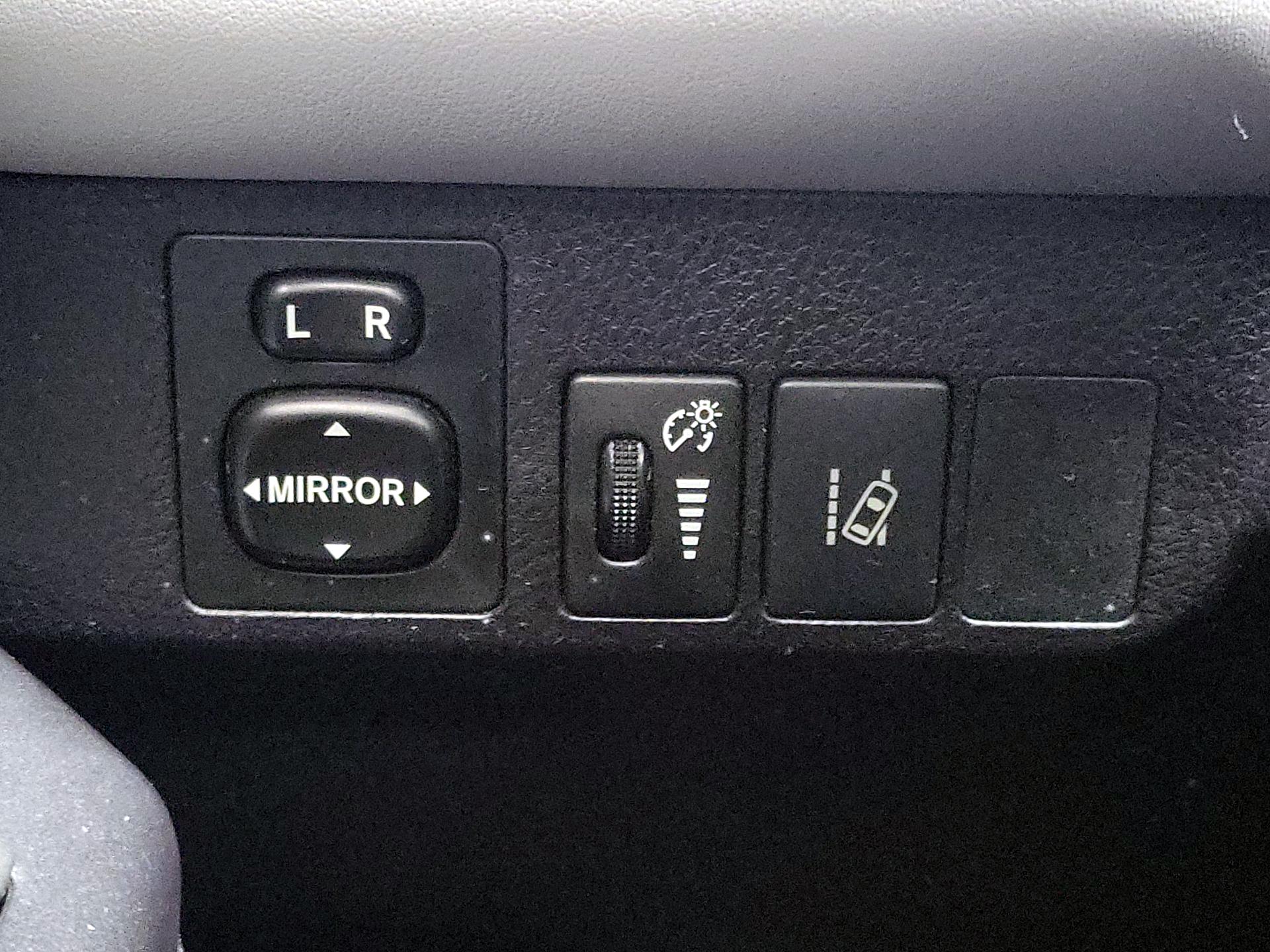 Thumbnail: 2018 Toyota RAV4 - 13