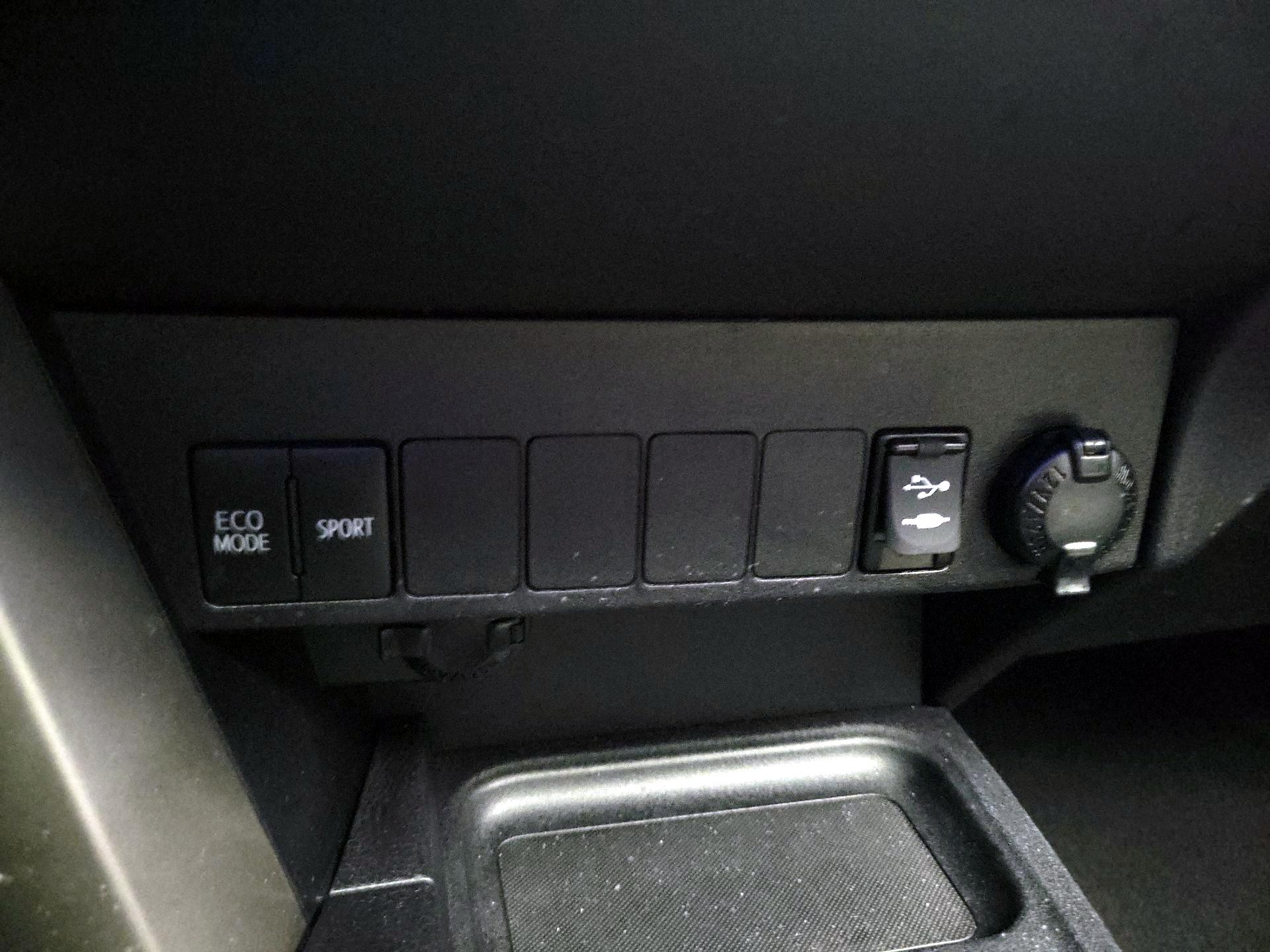 Thumbnail: 2018 Toyota RAV4 - 18