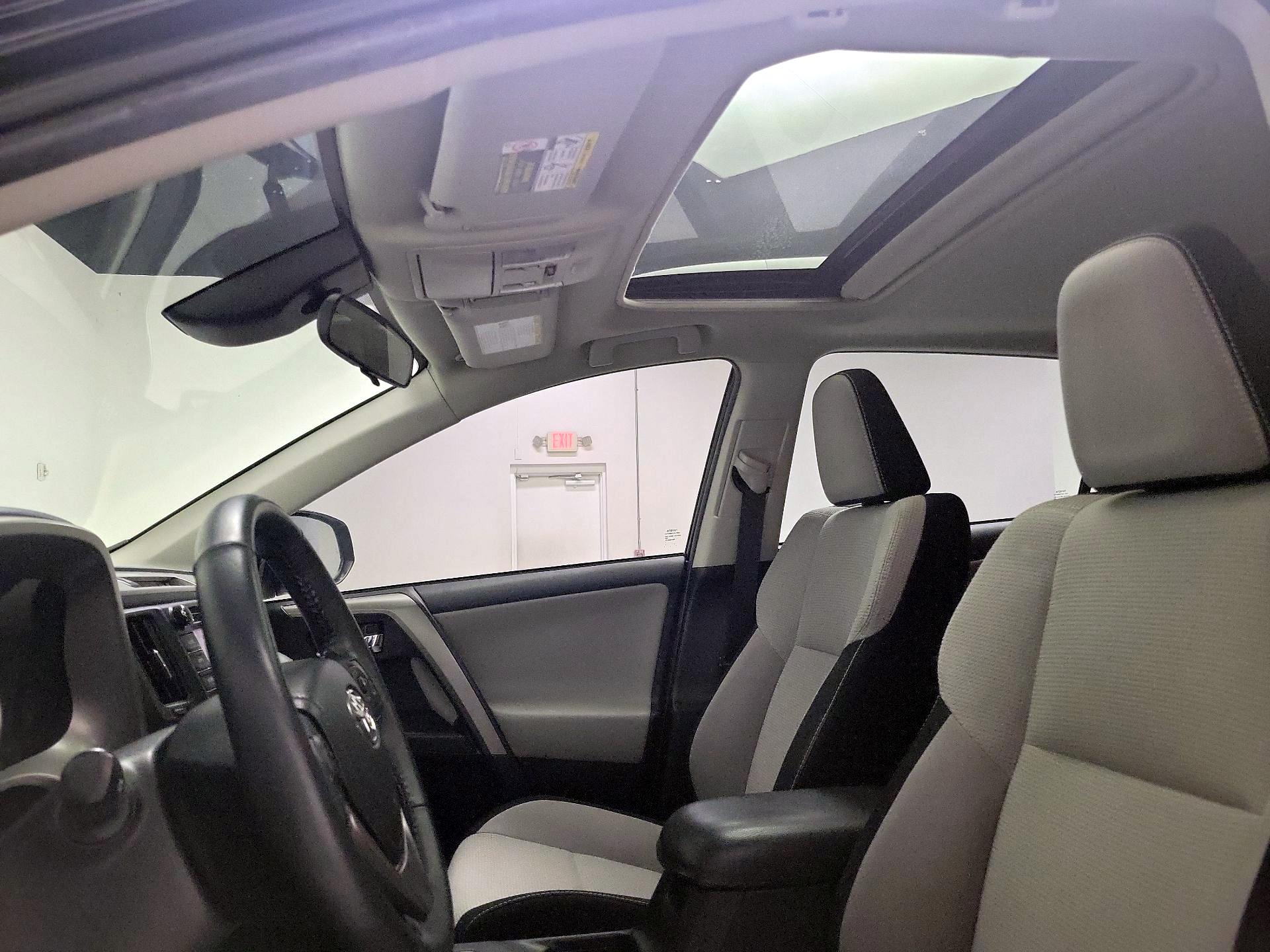 Thumbnail: 2018 Toyota RAV4 - 19