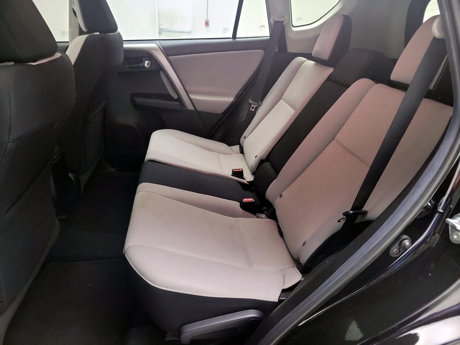 Thumbnail: 2018 Toyota RAV4 - 20