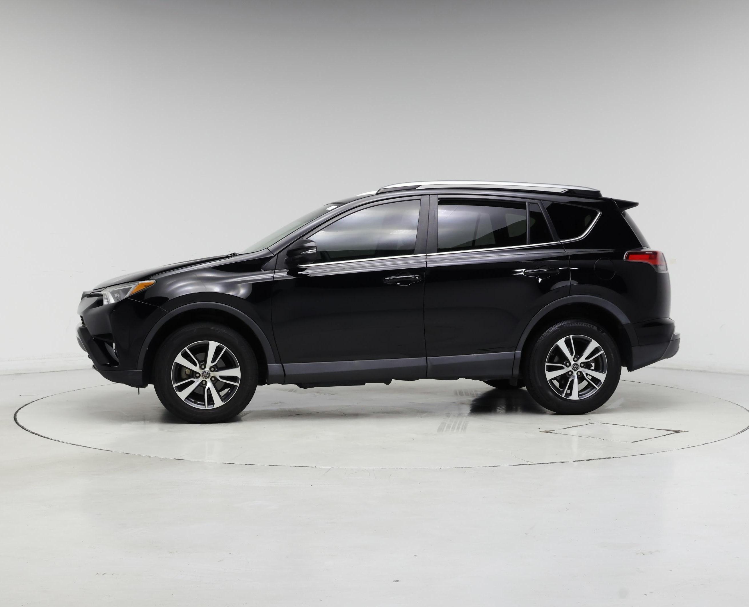 Thumbnail: 2018 Toyota RAV4 - 3