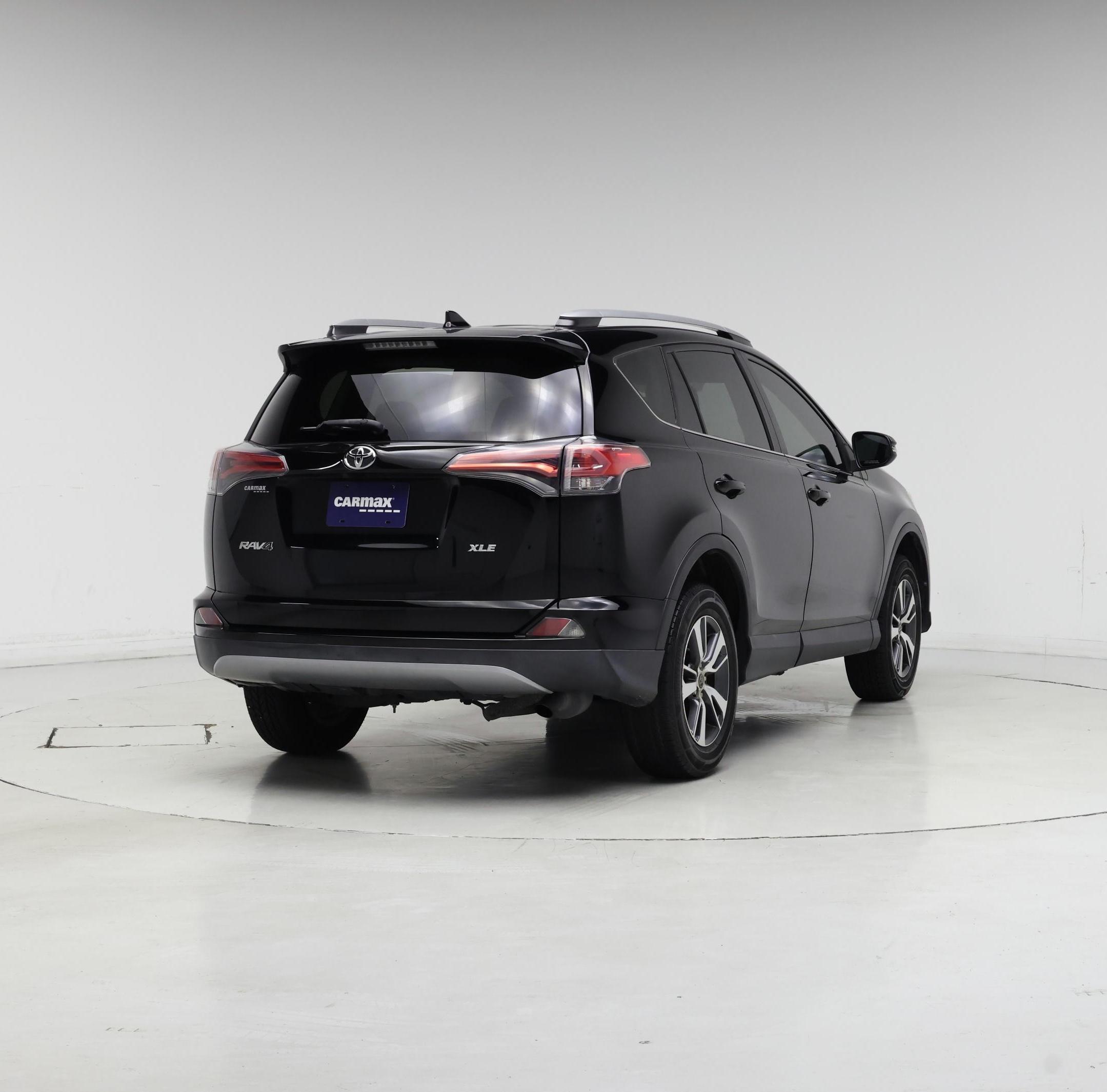 Thumbnail: 2018 Toyota RAV4 - 8