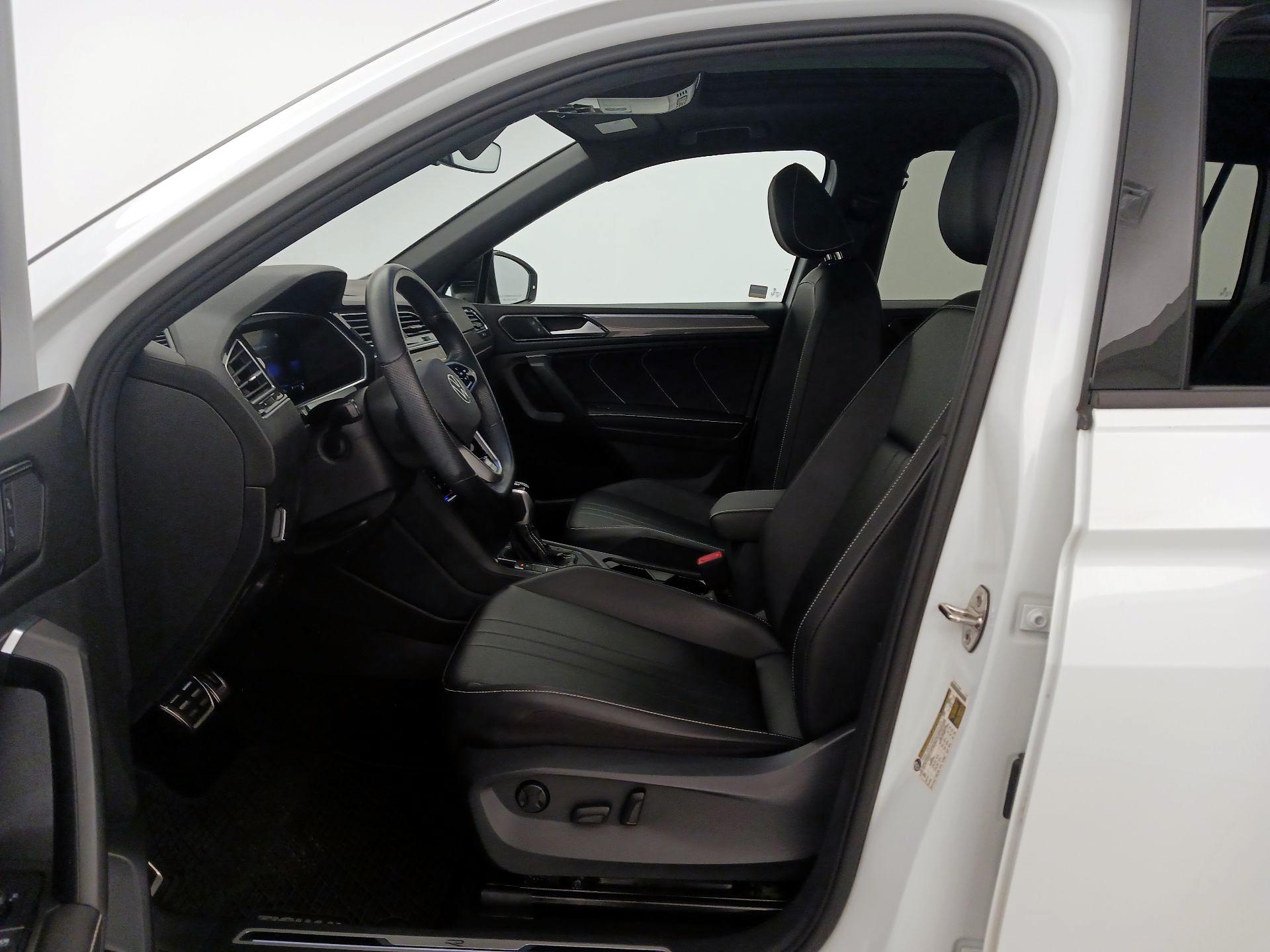 Thumbnail: 2022 Volkswagen Tiguan - 11