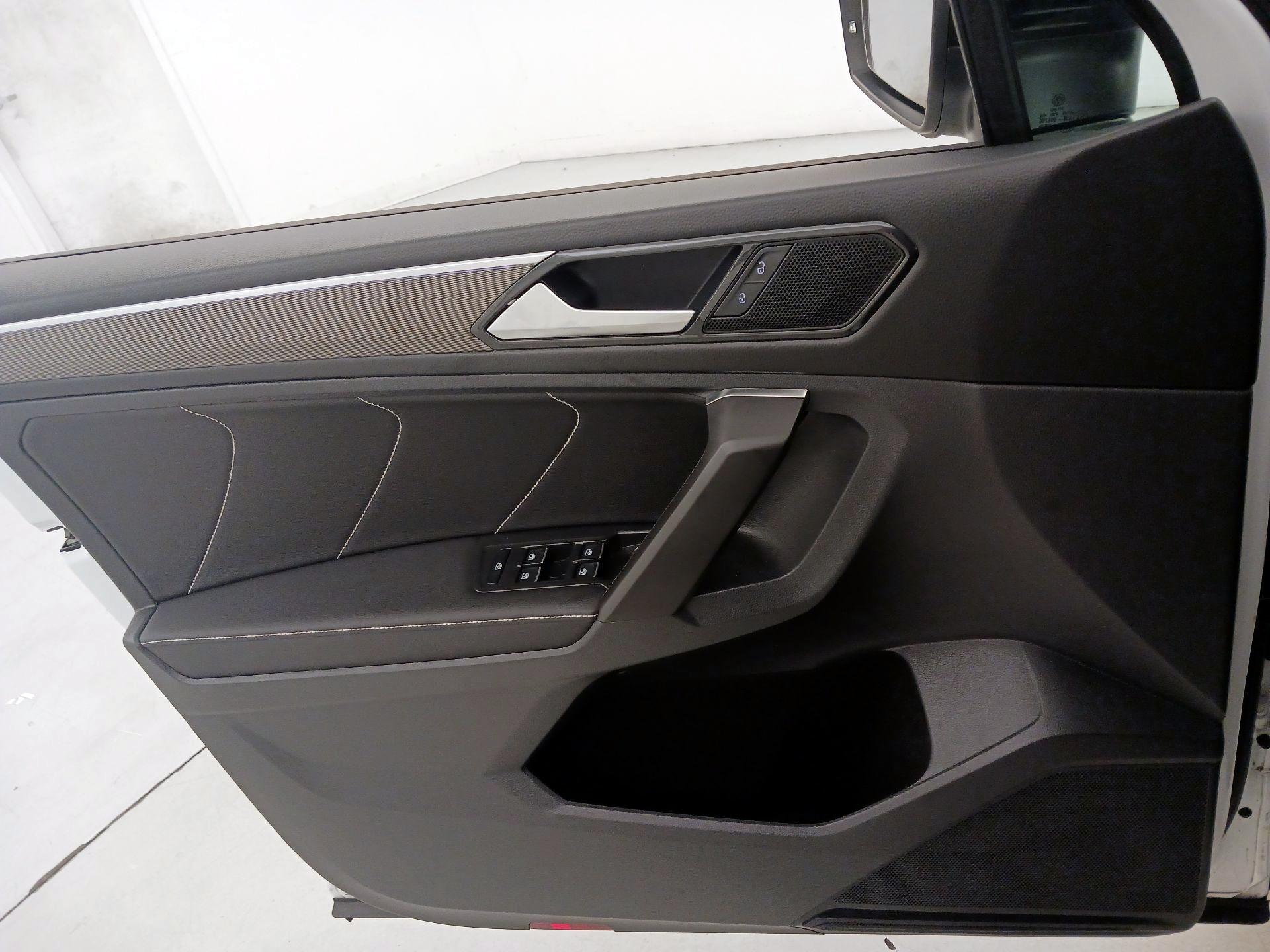 Thumbnail: 2022 Volkswagen Tiguan - 12