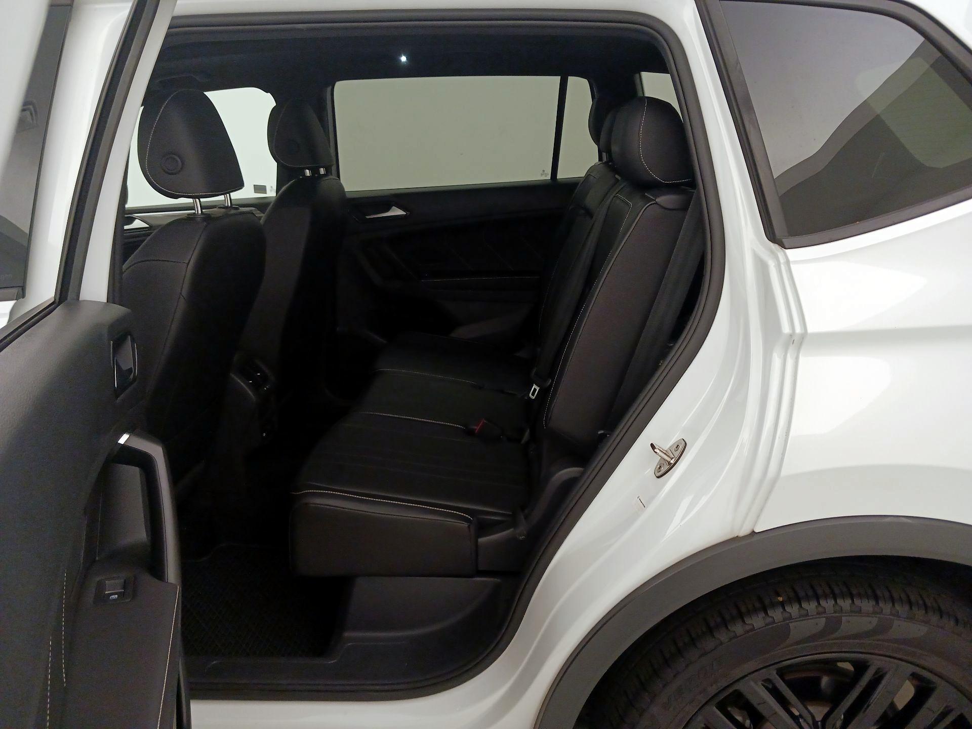 Thumbnail: 2022 Volkswagen Tiguan - 20