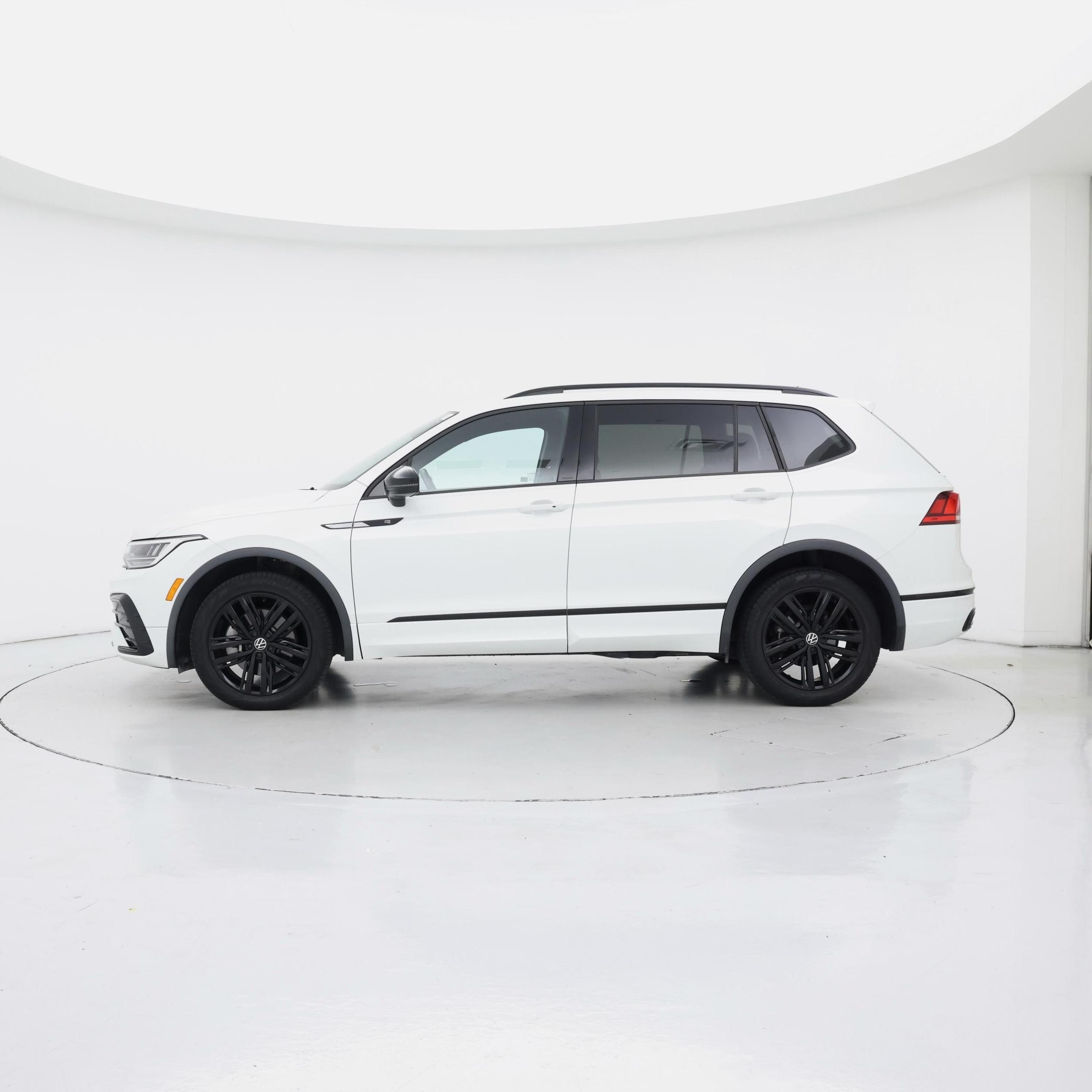 Thumbnail: 2022 Volkswagen Tiguan - 3