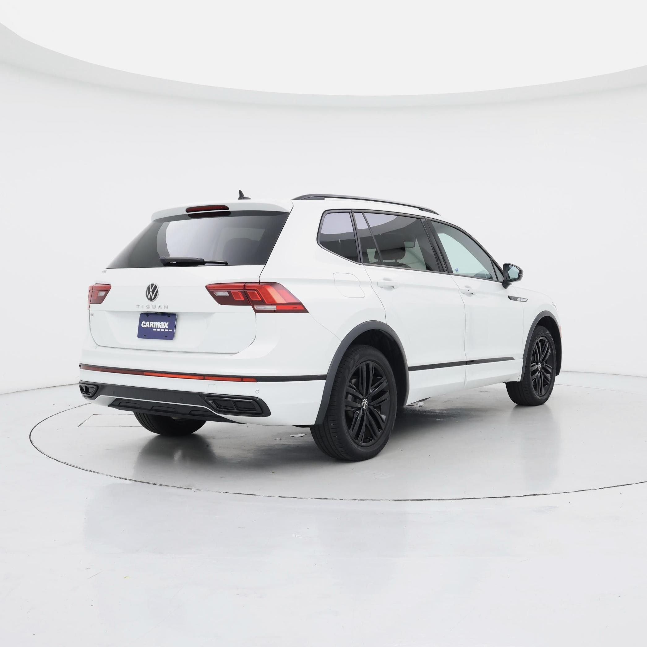 Thumbnail: 2022 Volkswagen Tiguan - 8
