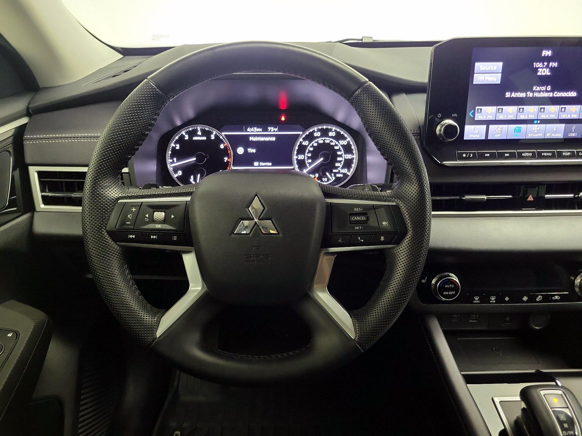 Thumbnail: 2023 Mitsubishi Outlander - 10