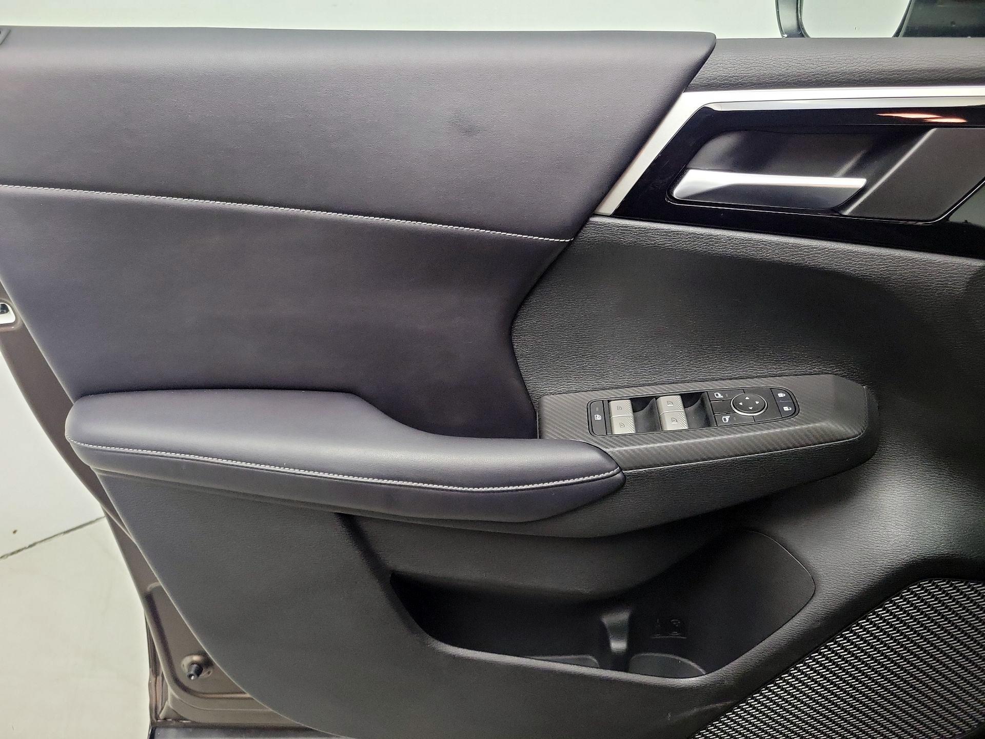Thumbnail: 2023 Mitsubishi Outlander - 12