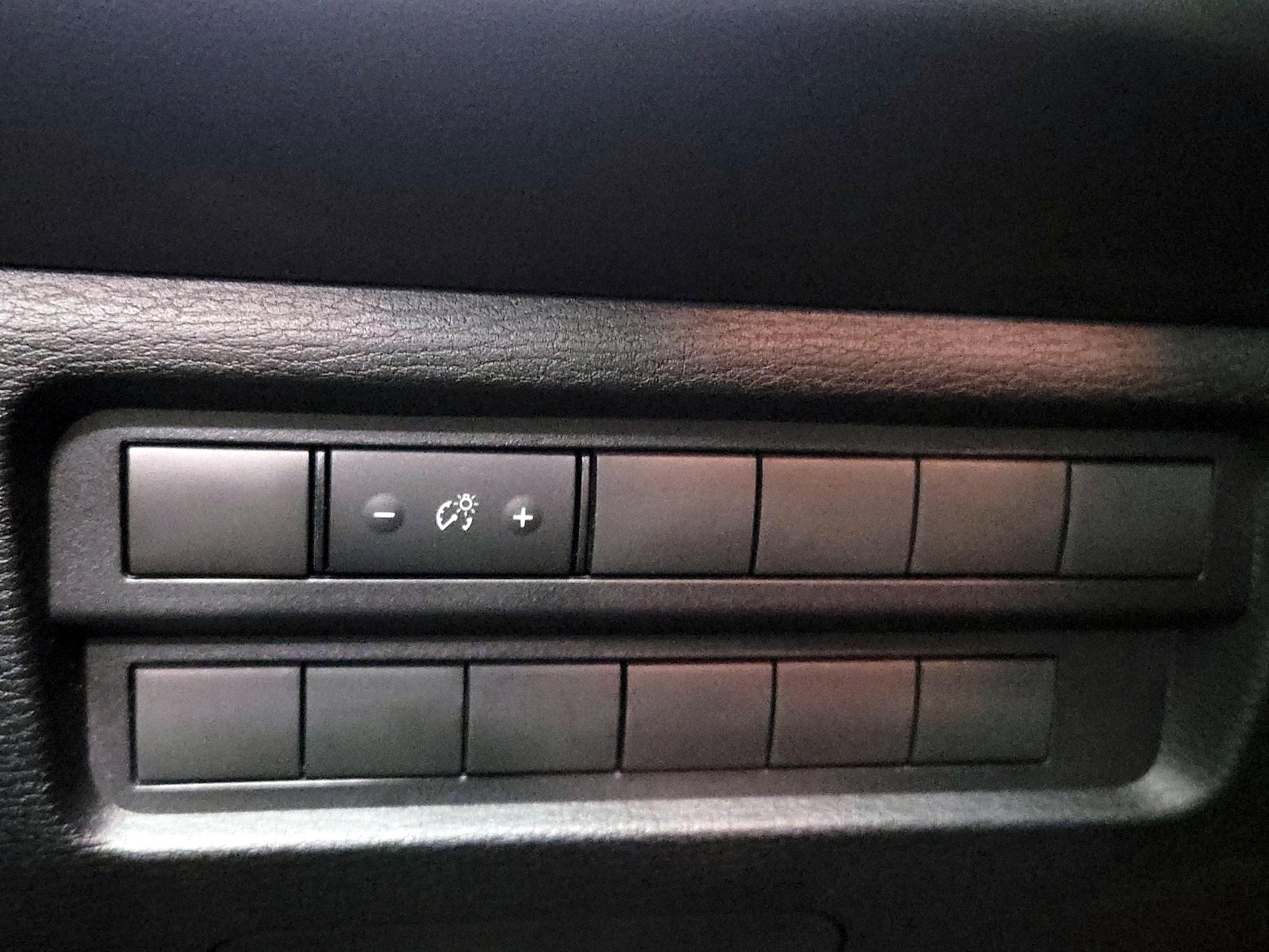 Thumbnail: 2023 Mitsubishi Outlander - 13