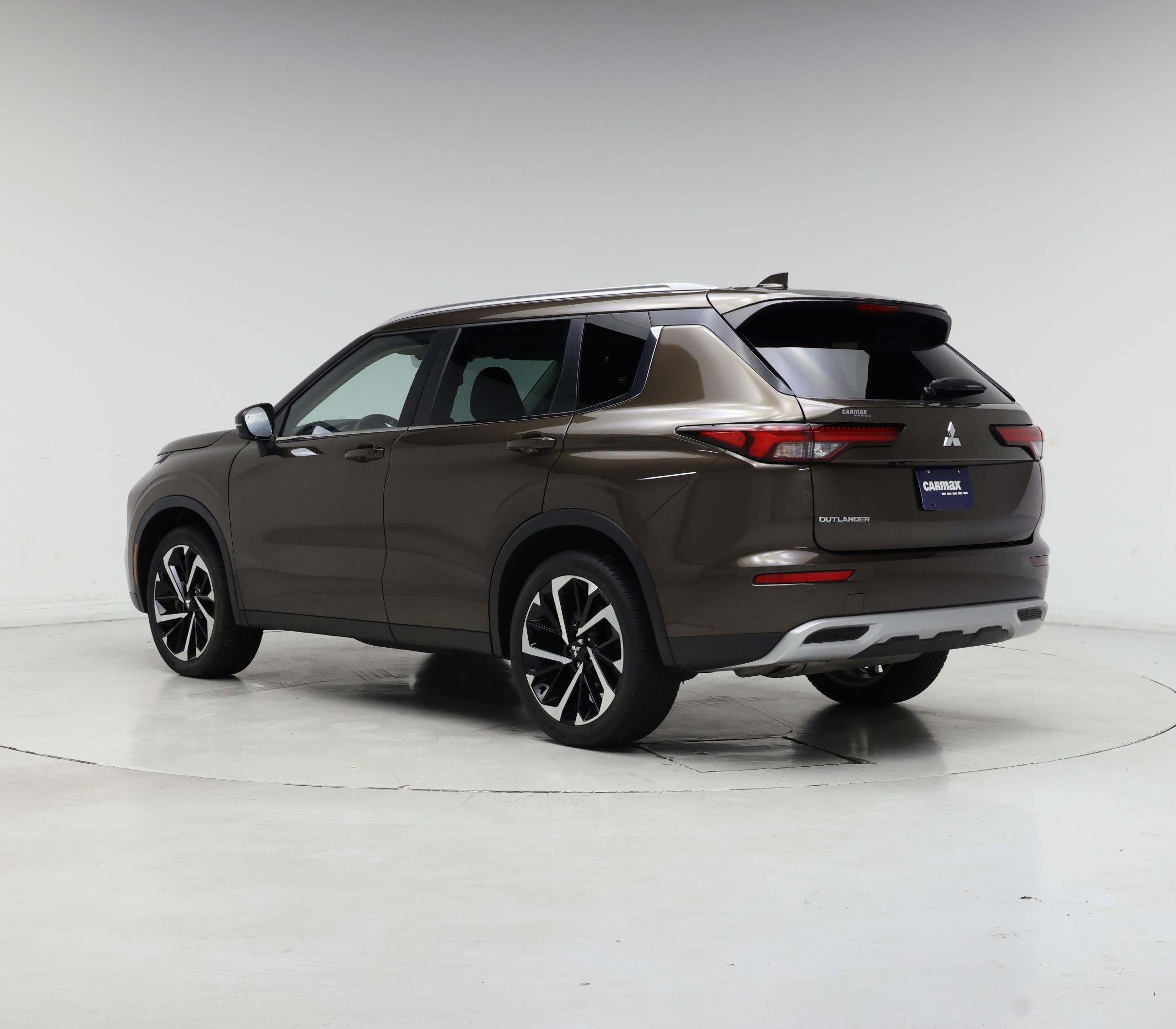Thumbnail: 2023 Mitsubishi Outlander - 2
