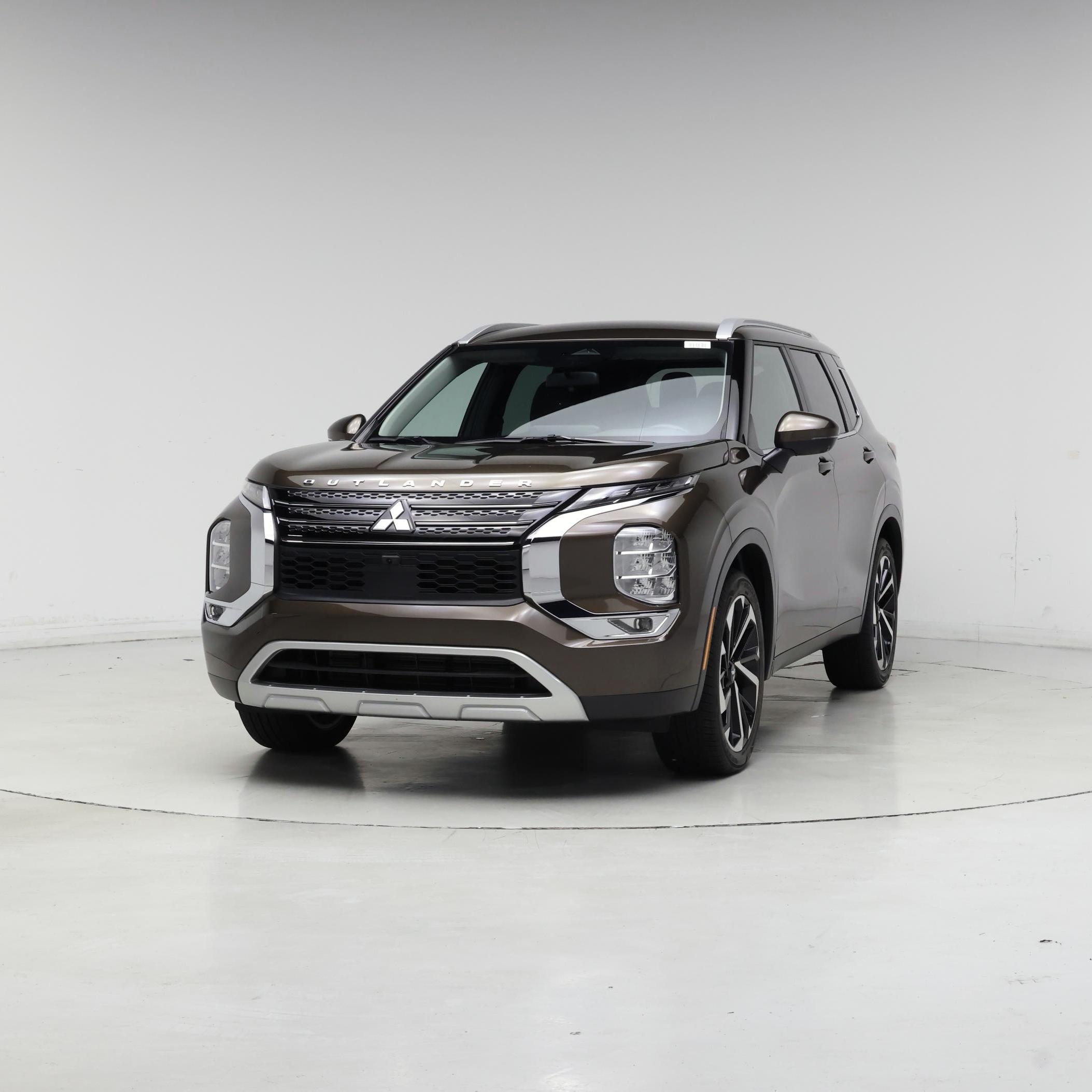 Thumbnail: 2023 Mitsubishi Outlander - 4