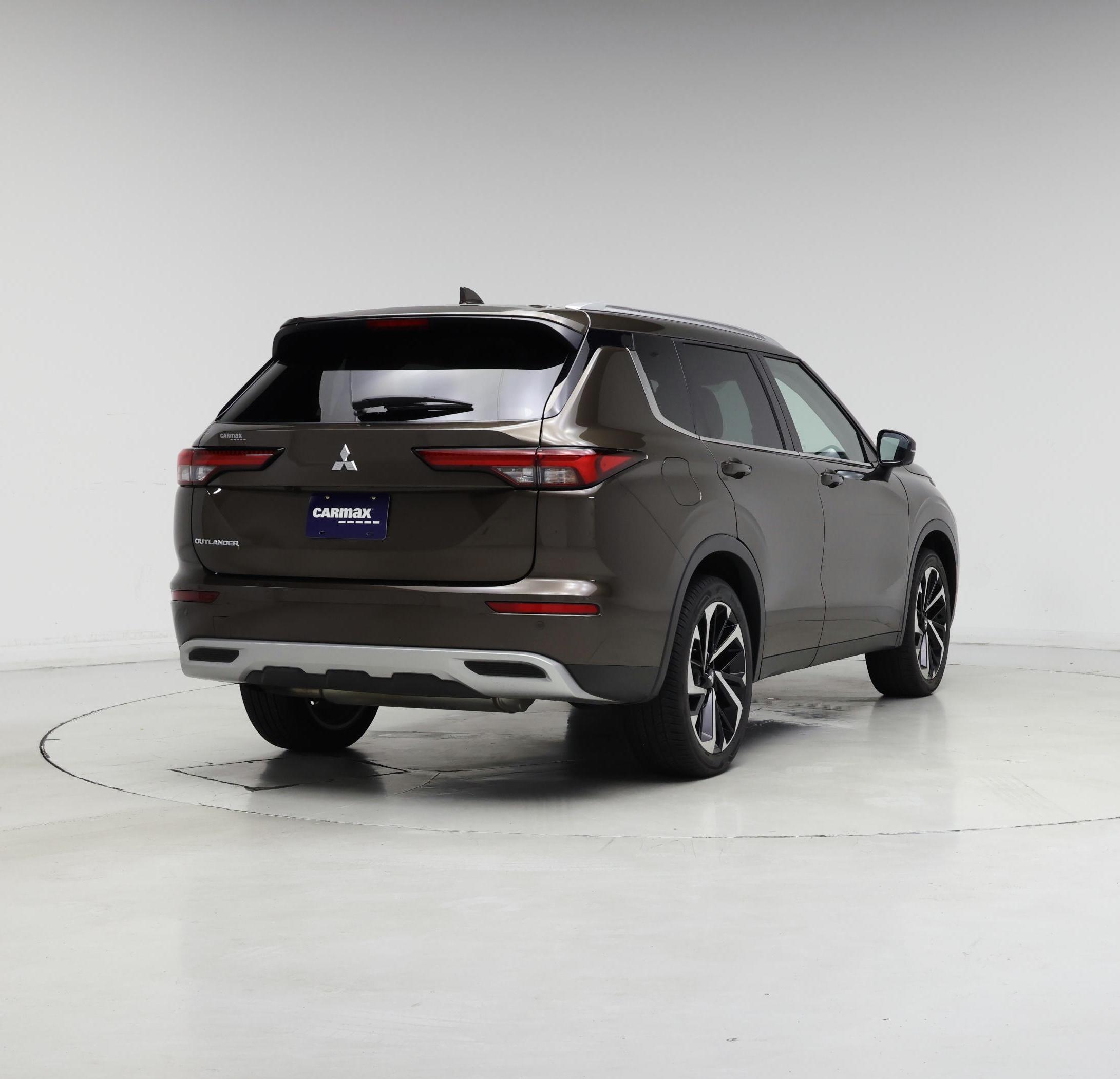 Thumbnail: 2023 Mitsubishi Outlander - 8