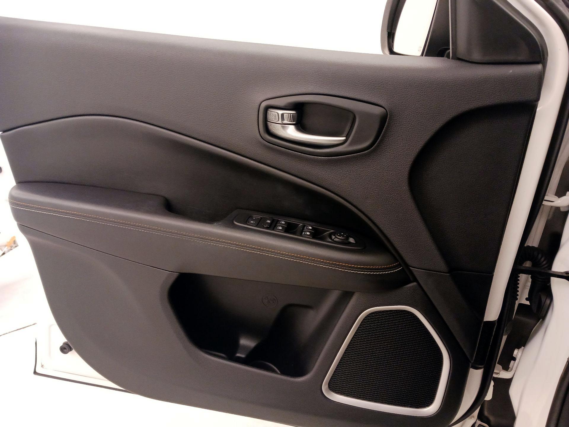 Thumbnail: 2020 Jeep Compass - 12