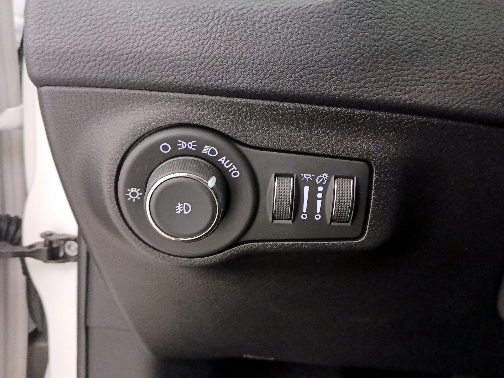 Thumbnail: 2020 Jeep Compass - 13