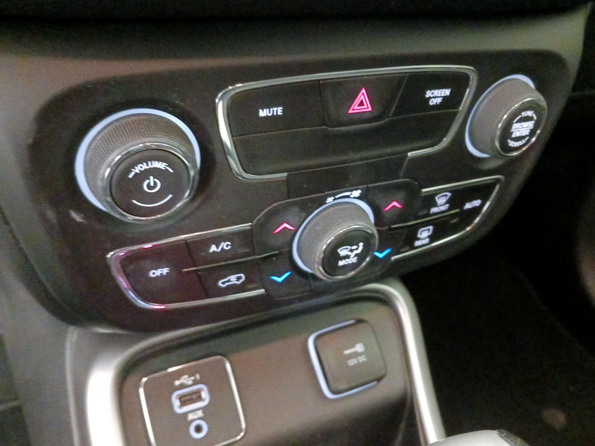 Thumbnail: 2020 Jeep Compass - 16