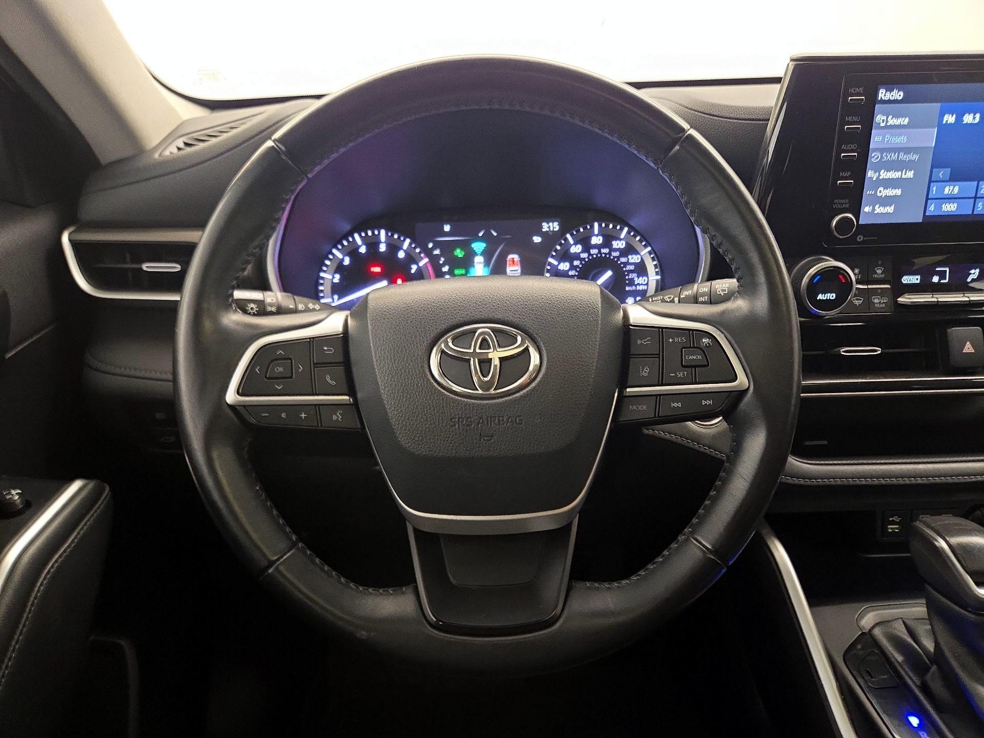 Thumbnail: 2022 Toyota Highlander - 10