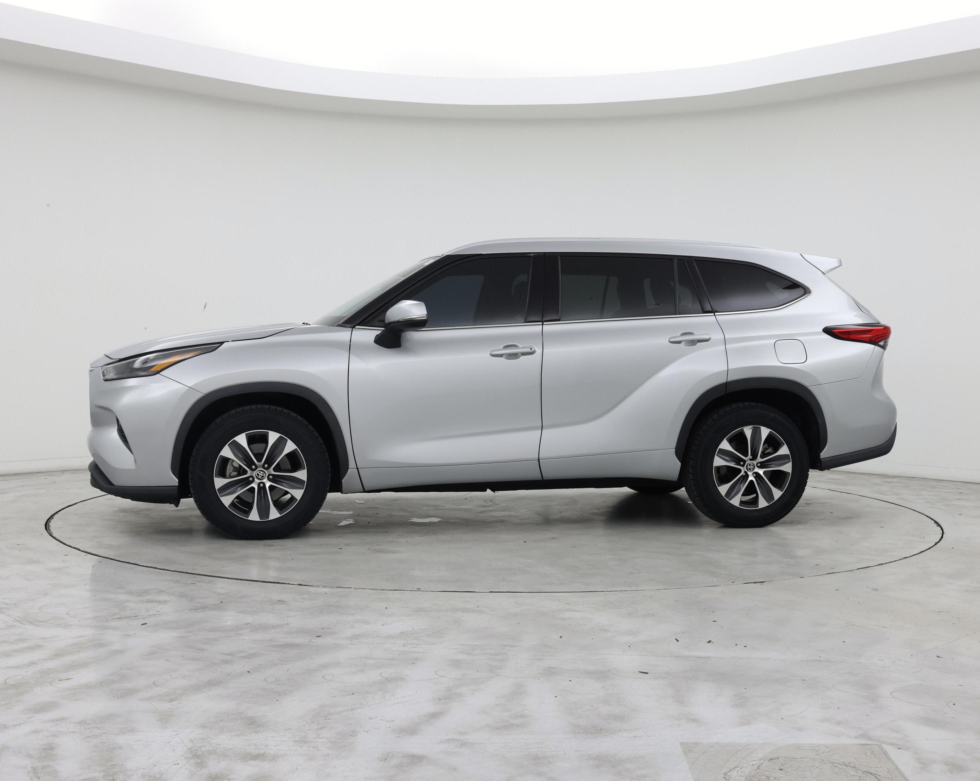 Thumbnail: 2022 Toyota Highlander - 3