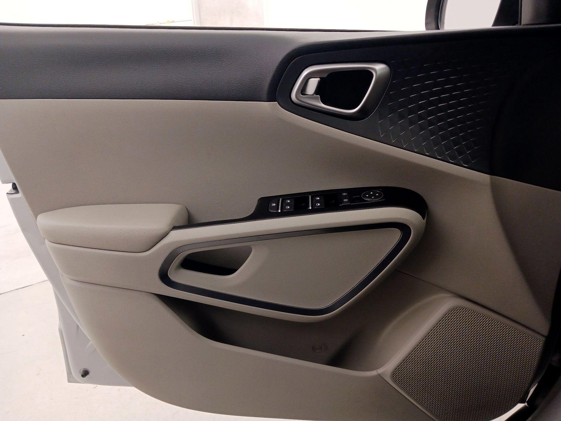 Thumbnail: 2020 Kia Soul - 12