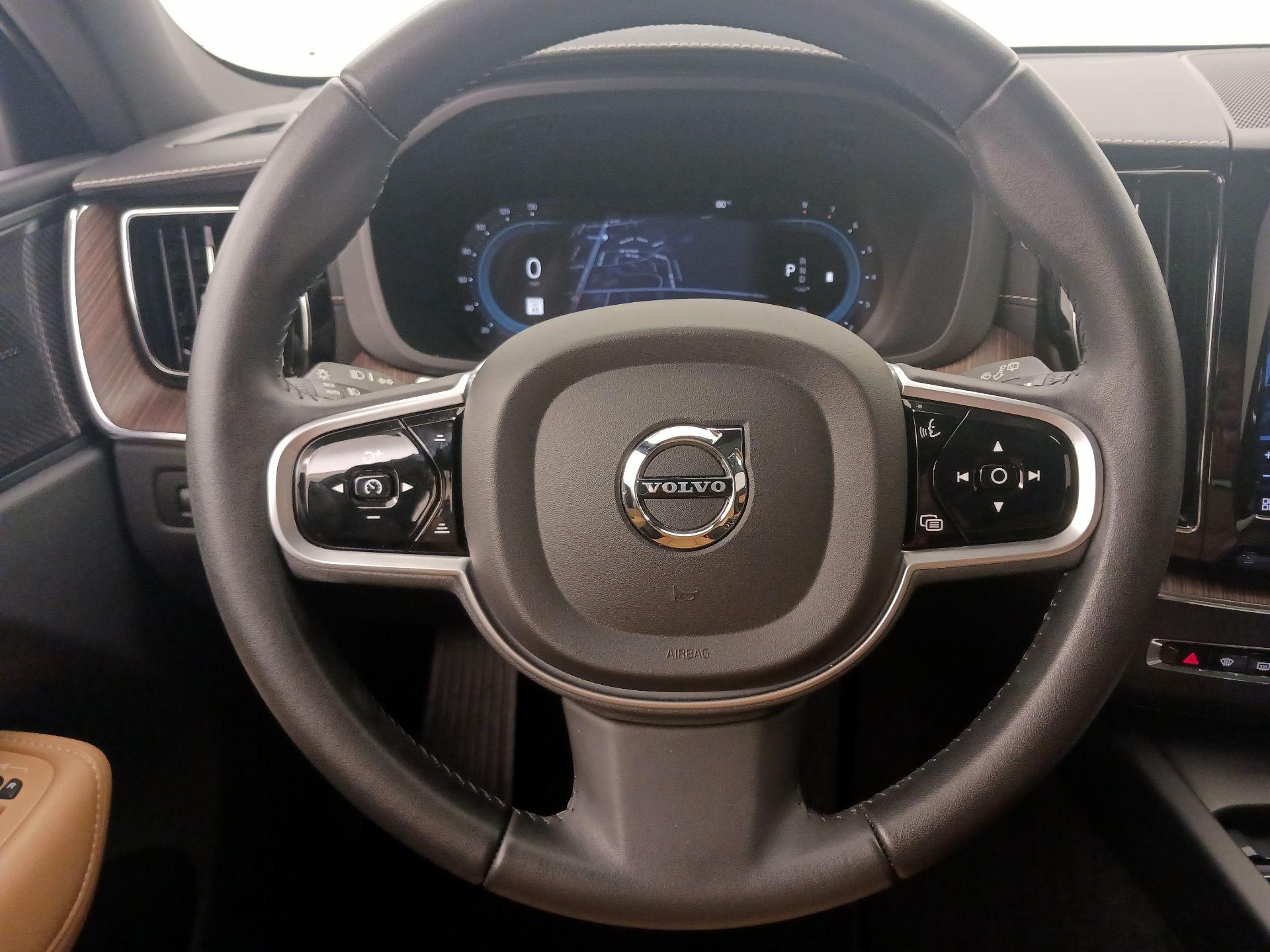 Thumbnail: 2022 Volvo XC60 - 10