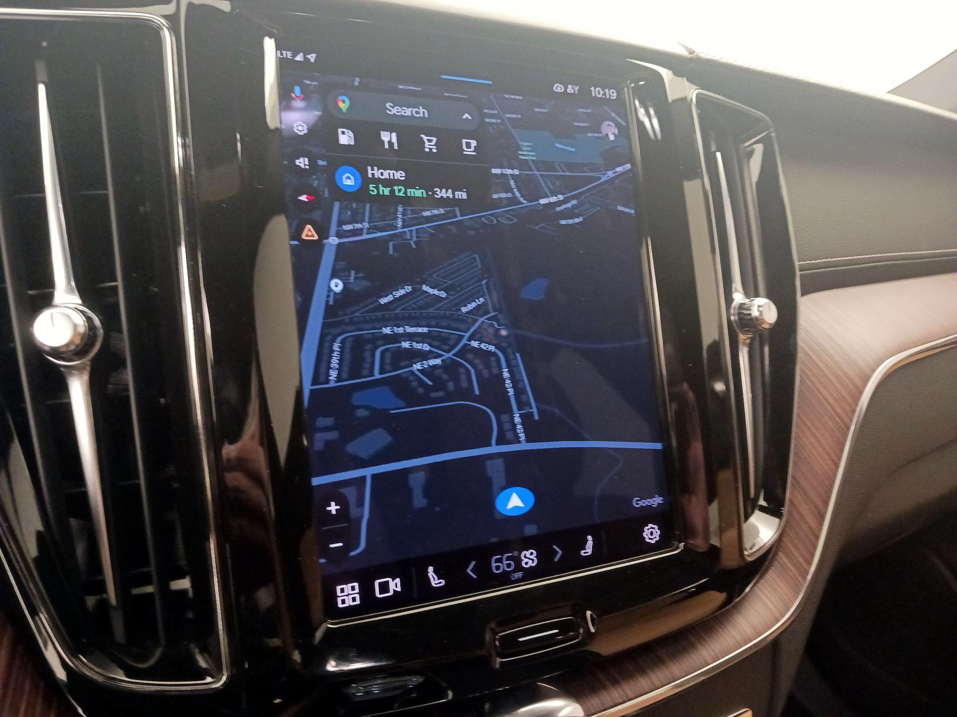 Thumbnail: 2022 Volvo XC60 - 14