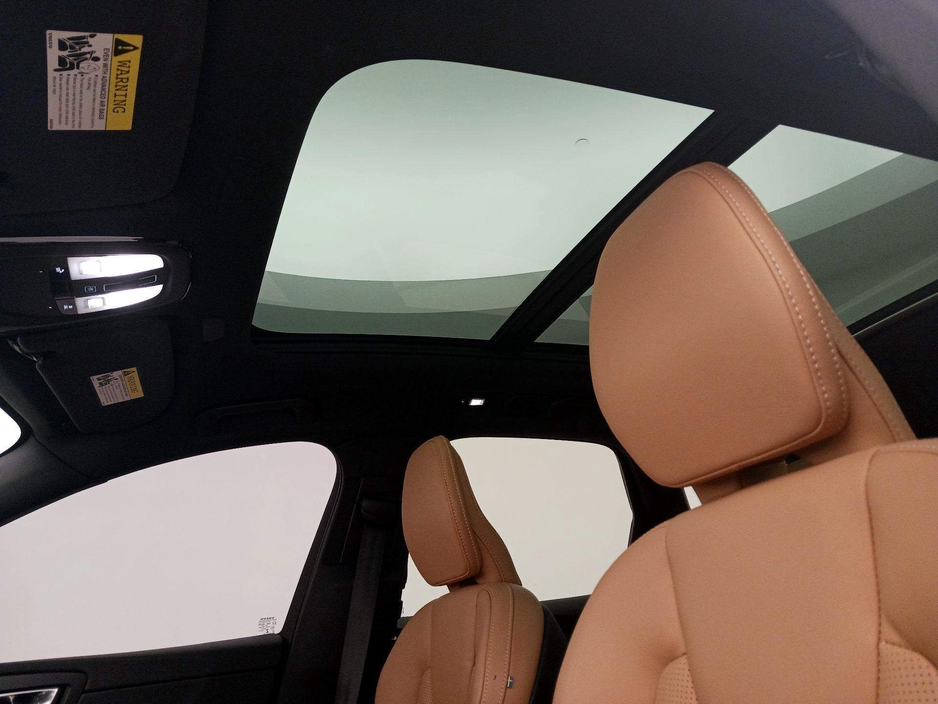 Thumbnail: 2022 Volvo XC60 - 20