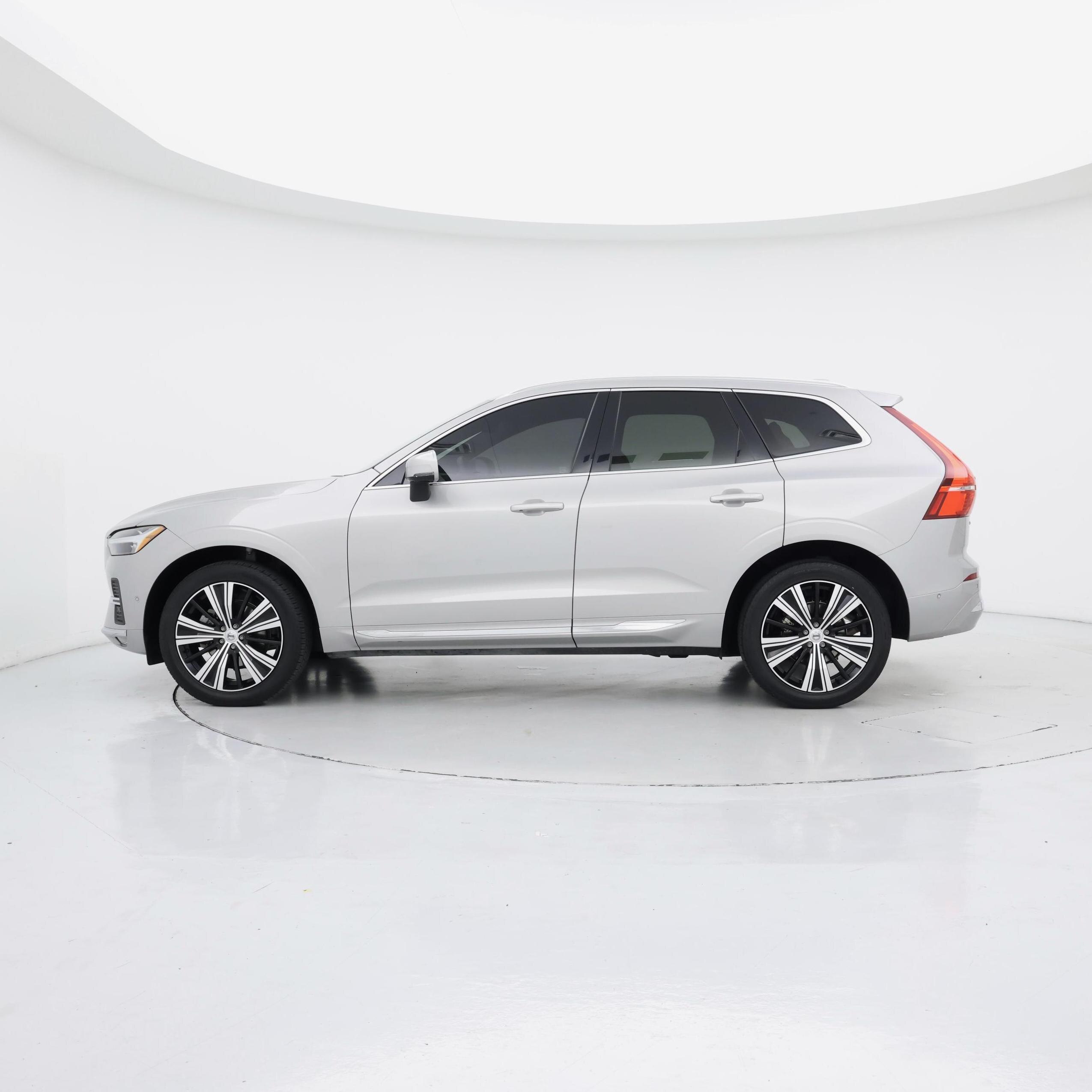 Thumbnail: 2022 Volvo XC60 - 3
