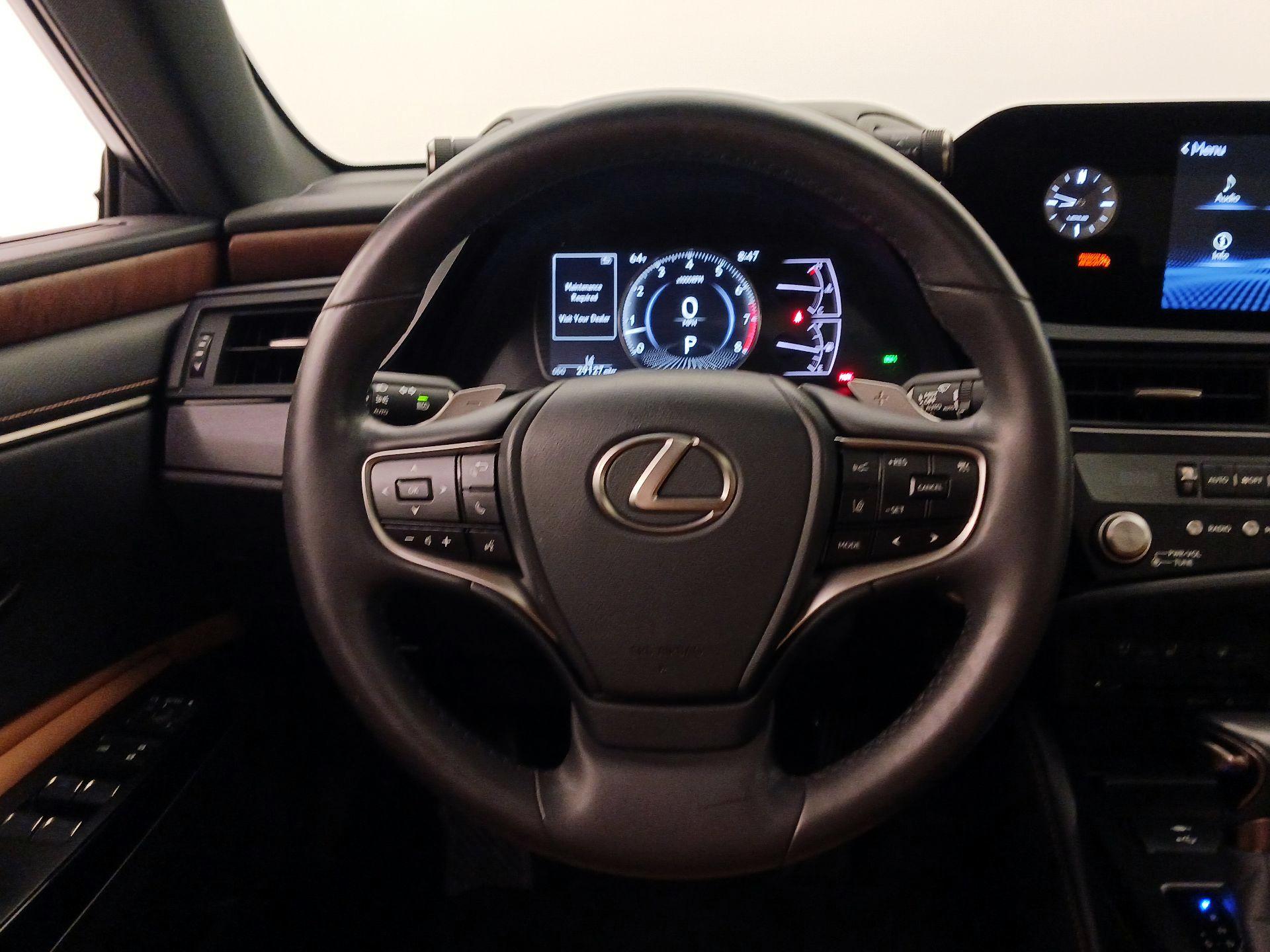 Thumbnail: 2022 Lexus ES - 10