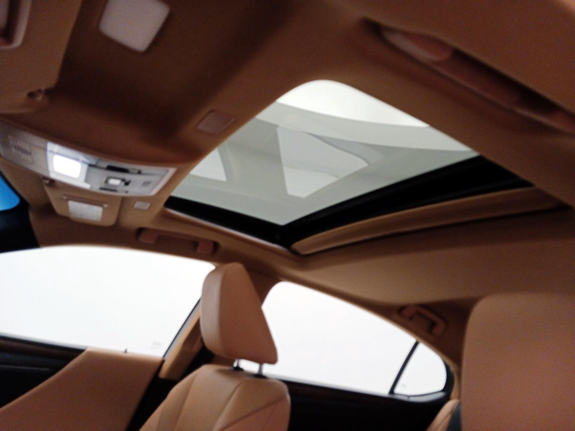 Thumbnail: 2022 Lexus ES - 18