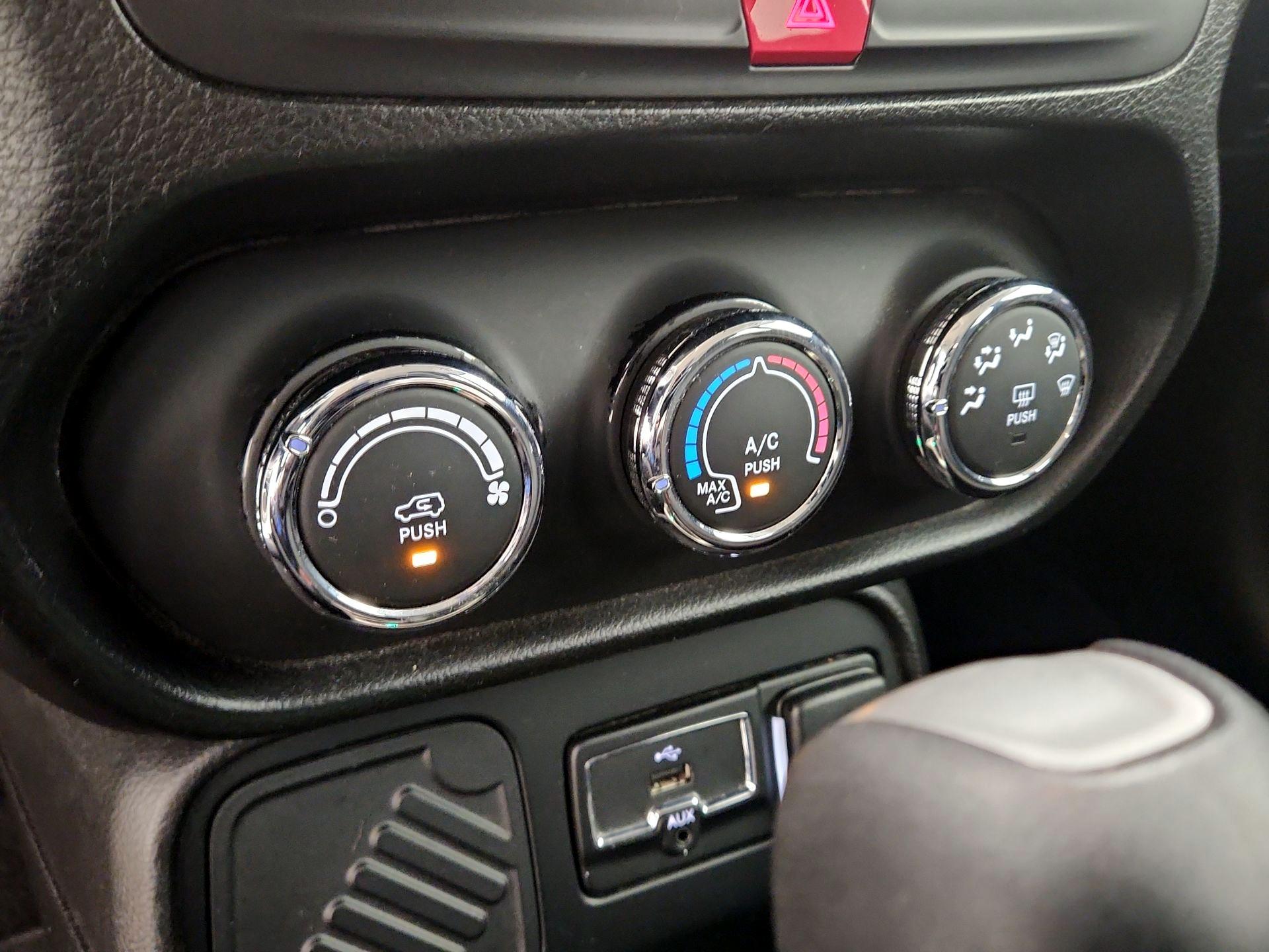 Thumbnail: 2016 Jeep Renegade - 16