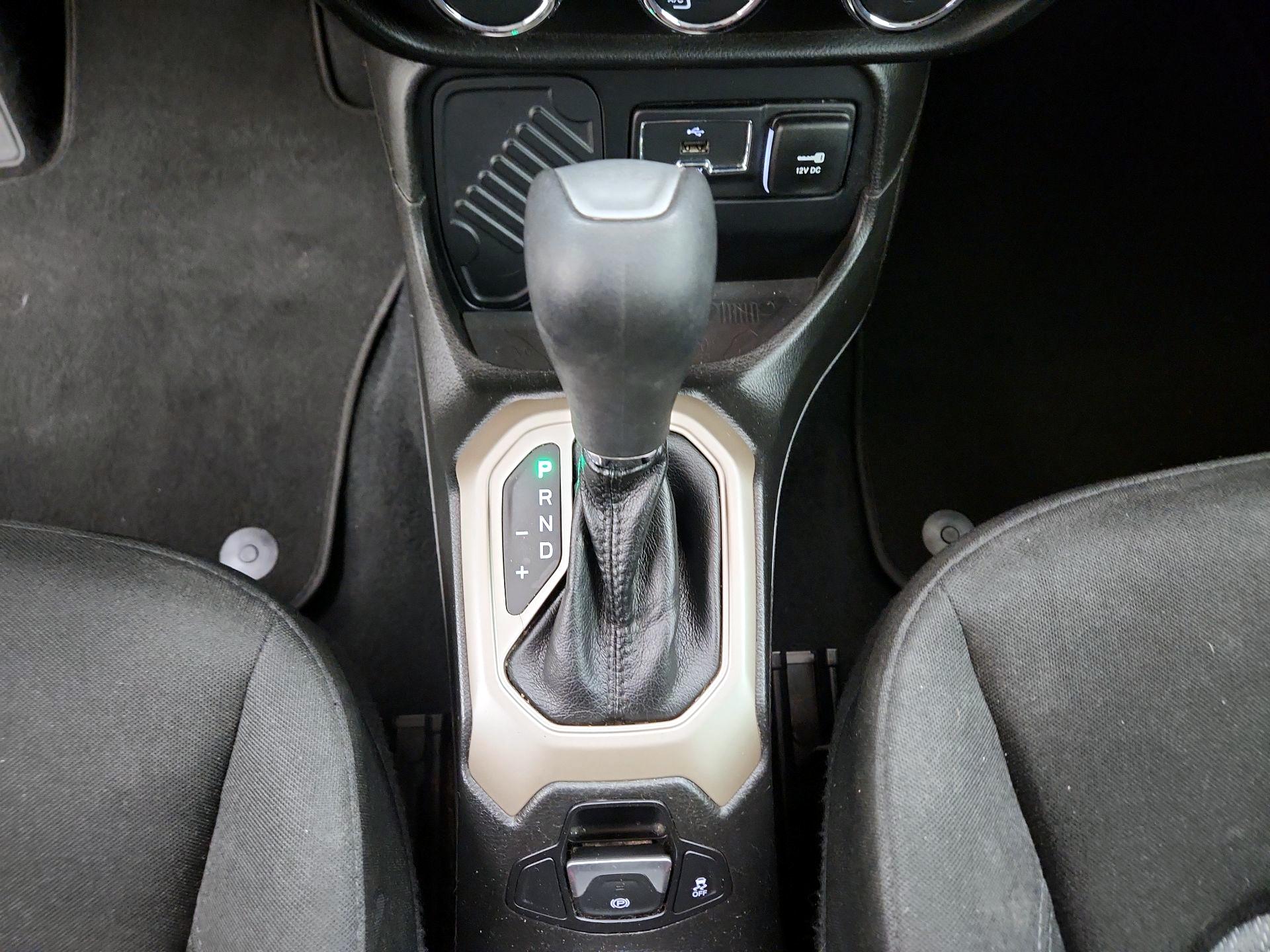 Thumbnail: 2016 Jeep Renegade - 17