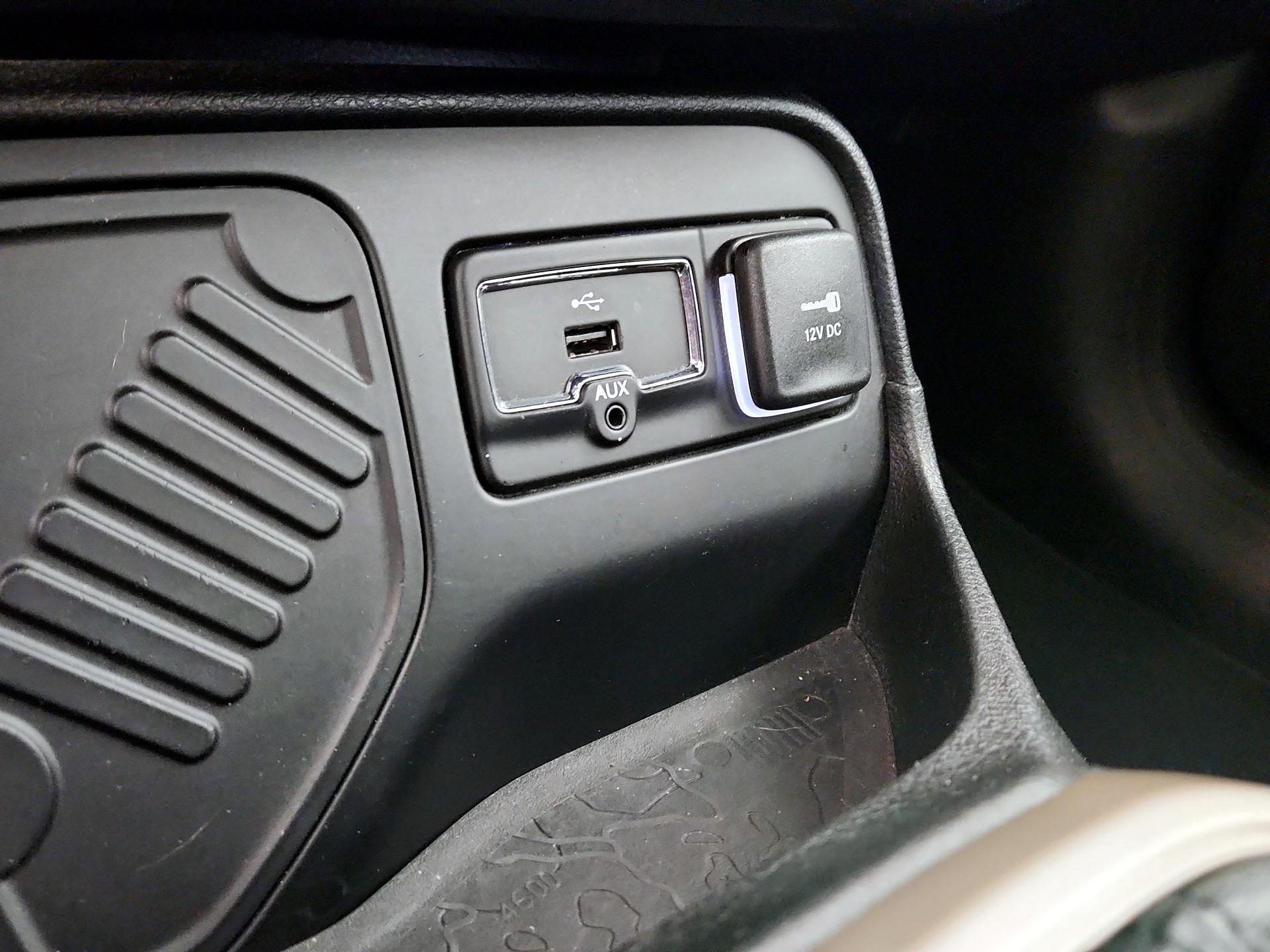 Thumbnail: 2016 Jeep Renegade - 18