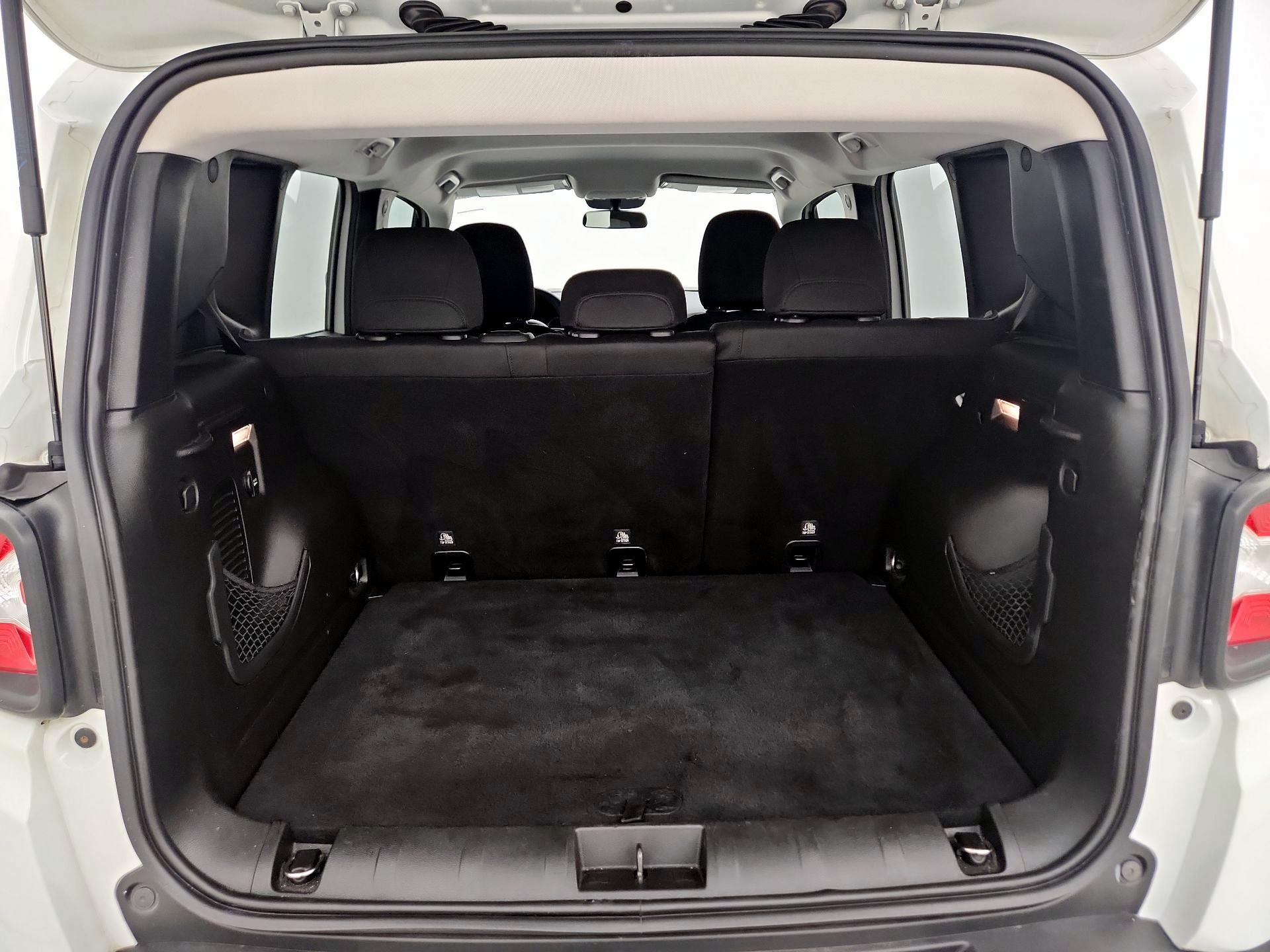 Thumbnail: 2016 Jeep Renegade - 20